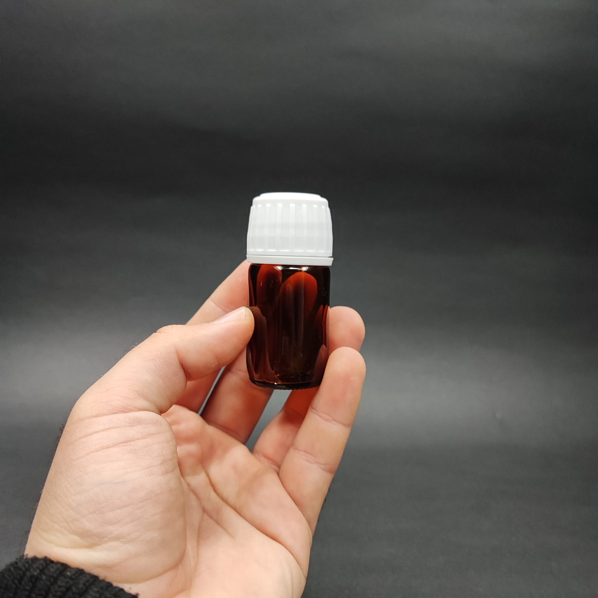 20 ML DOLUMU KOLAY, GENİŞ AĞIZLI İÇTEN DAMLALIKLI ŞİŞE (25 MM AĞIZ)  - 20 CC BEYAZ KİLİTLİ DAMLALIKLI CAM ECZA ŞİŞESİ - AMBER KAHVERENGİ