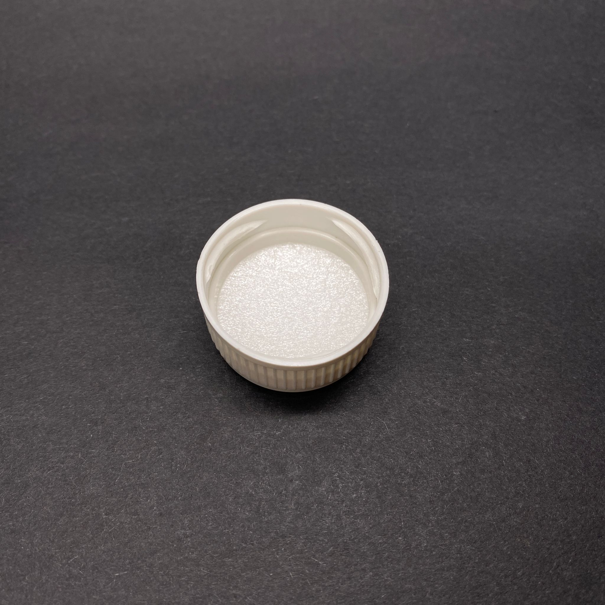 33 MM PLASTİK KAPAK BEYAZ - SIZDIRMAZ KÖPÜK CONTALI