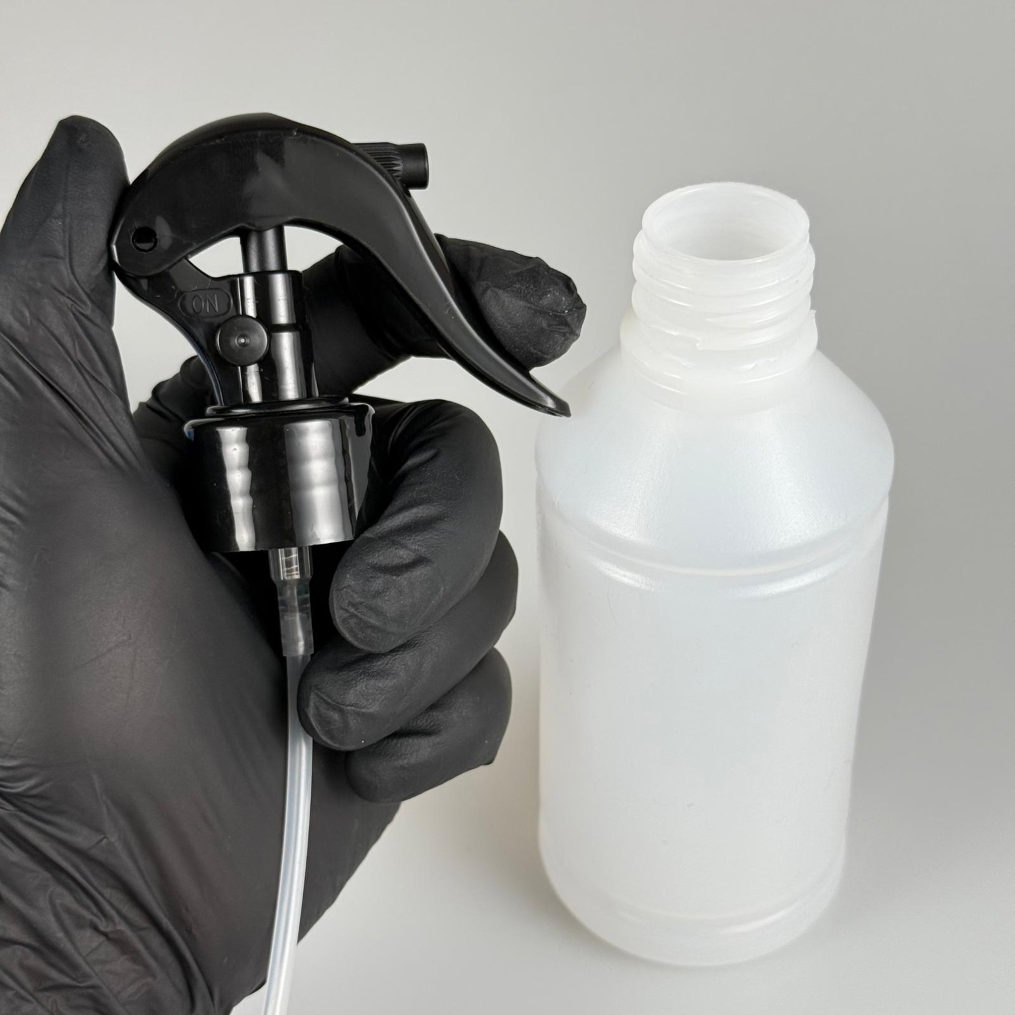 250 CC TİNER ŞİŞESİ - SİYAH TRİGER TETİK SPREYLİ (DUMAN PÜSKÜRTÜR) - 250 ML KİMYASALA DAYANIKLI PLASTİK ŞİŞE - 0,25 LT POLİETİLEN ŞİŞE