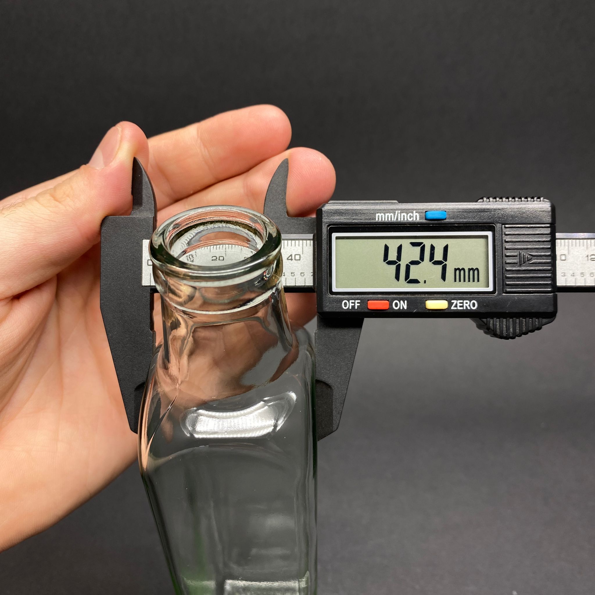 250 CC KÖŞELİ MARASKA CAM ŞİŞE - DOĞAL MANTAR TIPALI - 250 ML İTHAL MARASKA CAM ŞİŞE