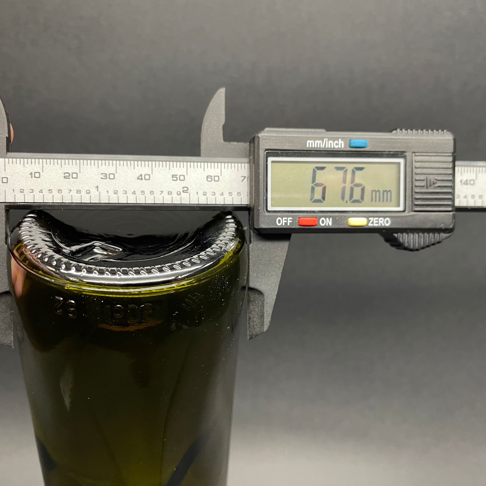 500 CC YEŞİL GEOLİVE CAM ŞİŞE - GÜMÜŞ ALÜMİNYUM KAPAKLI - 500 ML OVAL ŞİŞE - GEOLİVE ŞİŞE 500 ML - zeytinyağı için renkli cam şişeleri - Şişecam Stok Kodu: 127050