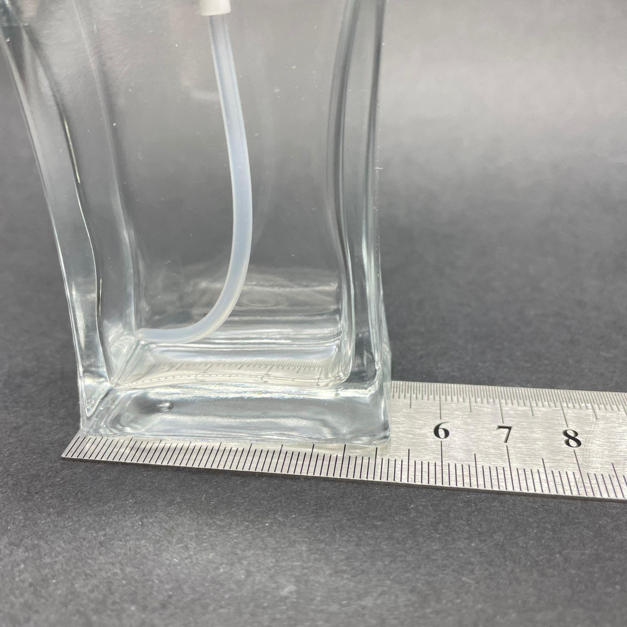 50 CC İNCE BELLİ PARFÜM ŞİŞESİ (DİKDÖRTGEN) GÜMÜŞ KAPAKLI - SPREYLİ - 50 ML BOŞ PARFÜM ŞİŞESİ - 1. KALİTE İTHAL CAM