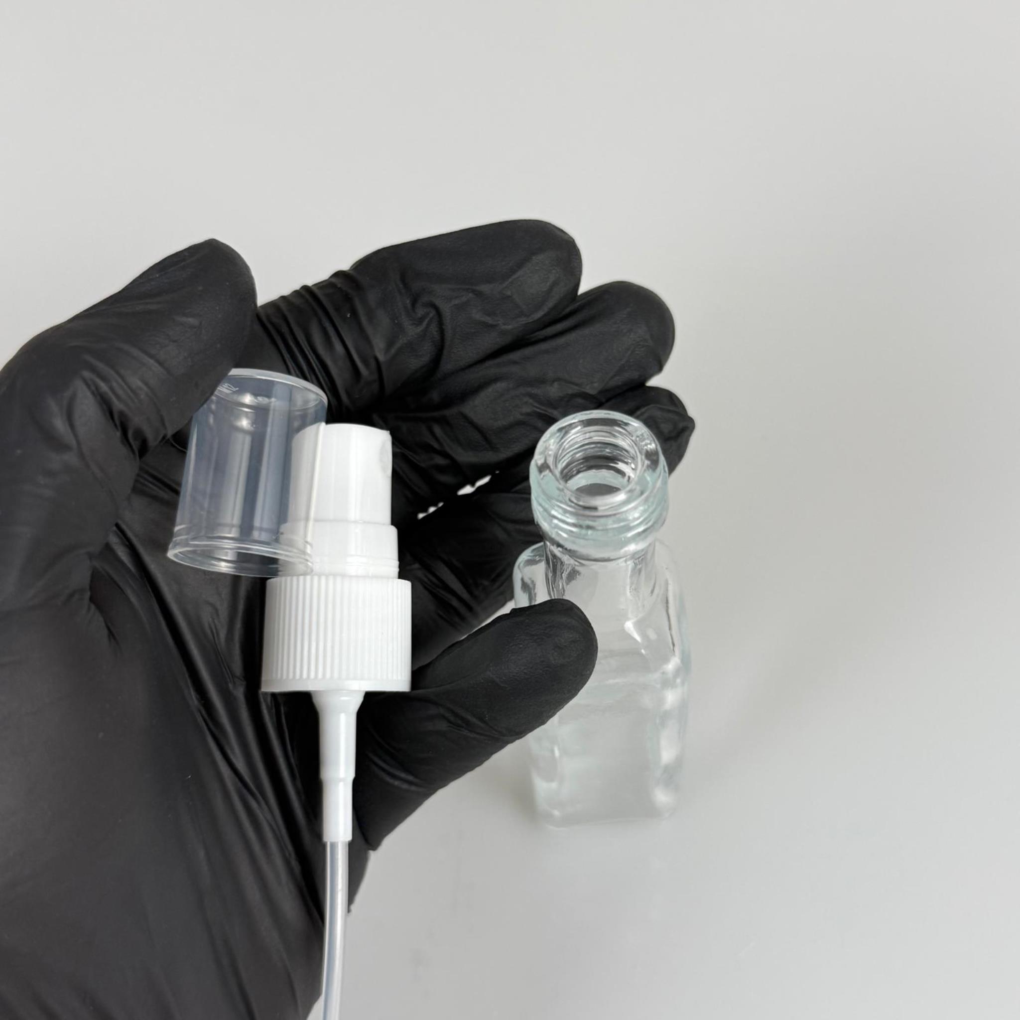 23 CC MARASKA KÖŞELİ CAM ŞİŞE - BEYAZ SPREYLİ - 23 ML KARE HEDİYELİK CAM KOLONYA ŞİŞESİ - DÜĞÜN, NİŞAN, SÖZ, KINA, CENAZE, PROMOSYON İÇİN HEDİYELİK KOLONYA ŞİŞELERİ