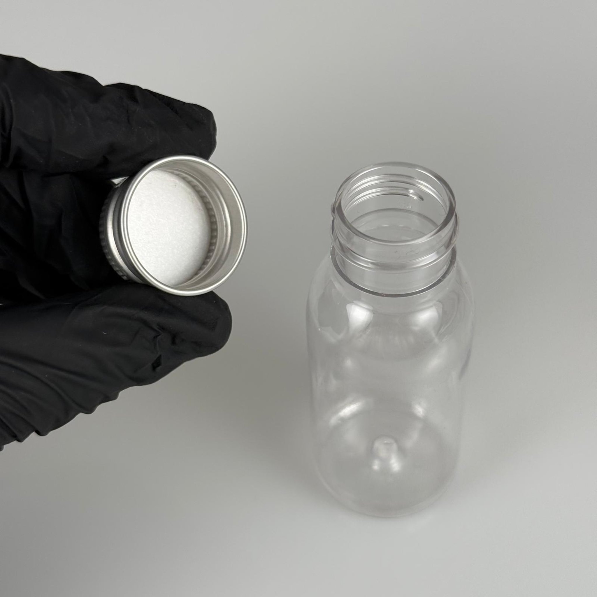 50 CC SERT PLASTİK ŞİŞE (24 AĞIZ) + KÖPÜK CONTALI GÜMÜŞ METAL ALÜMİNYUM KAPAK TAKIM - 50 ML KAPAKLI PLASTİK ŞİŞELER