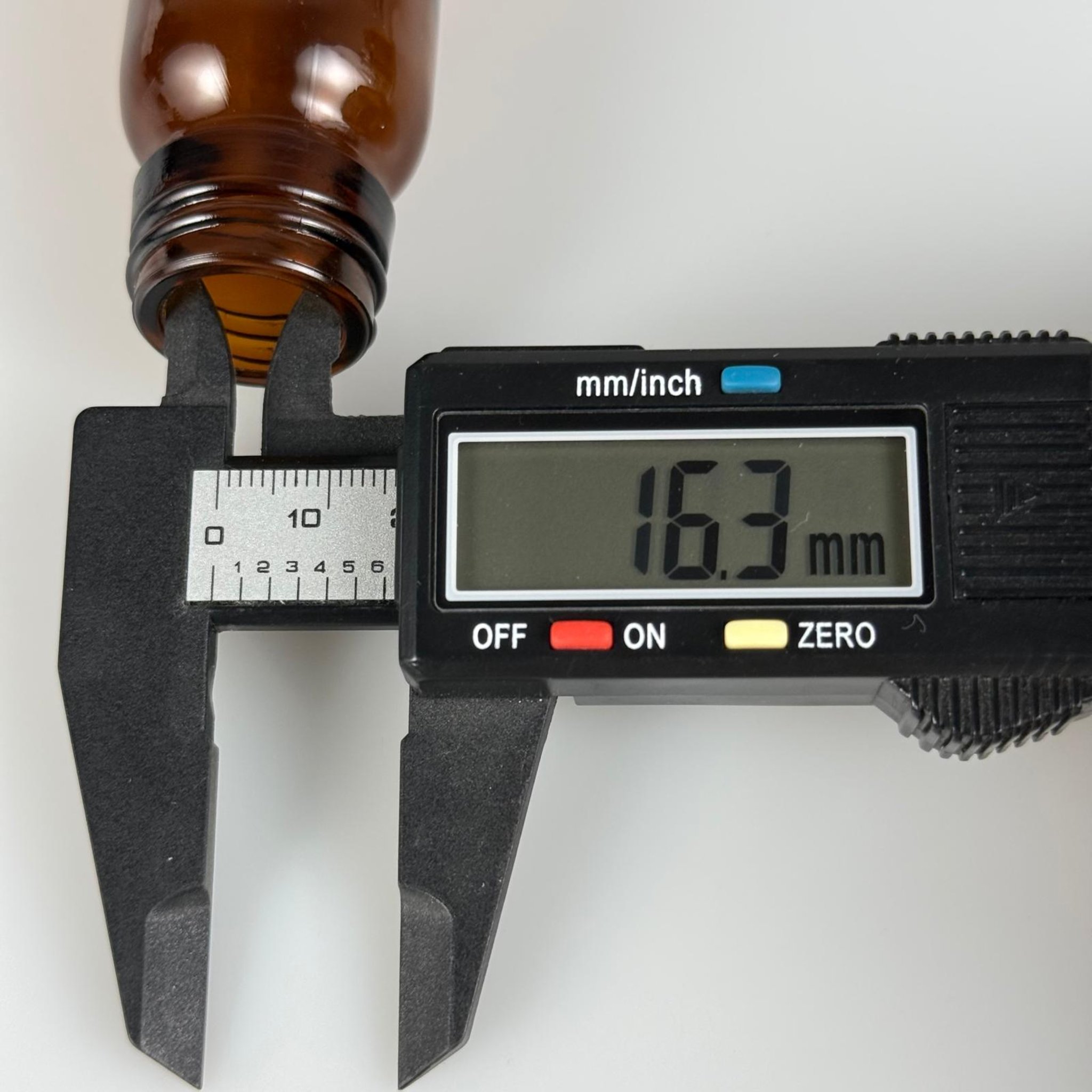 20 CC AMBER CAM ŞİŞE KAPAKSIZ (25 AĞIZ) - 20 ML CAM ŞİŞE - KAHVERENGİ