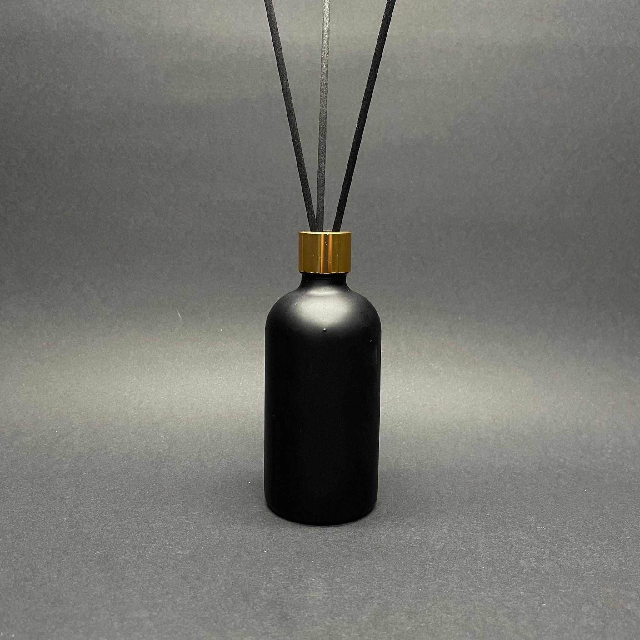 100 CC MAT SİYAH CAM BAMBU ODA KOKUSU ŞİŞESİ - 100 ML ÇUBUKLU BAMBU ODA KOKUSU ŞİŞESİ - DİFÜZÖR ŞİŞE- CAM ŞİŞE + GOLD METAL KAPAK + PLASTİK TIPA + 3 ADET FİBER SİYAH BAMBU ÇUBUK