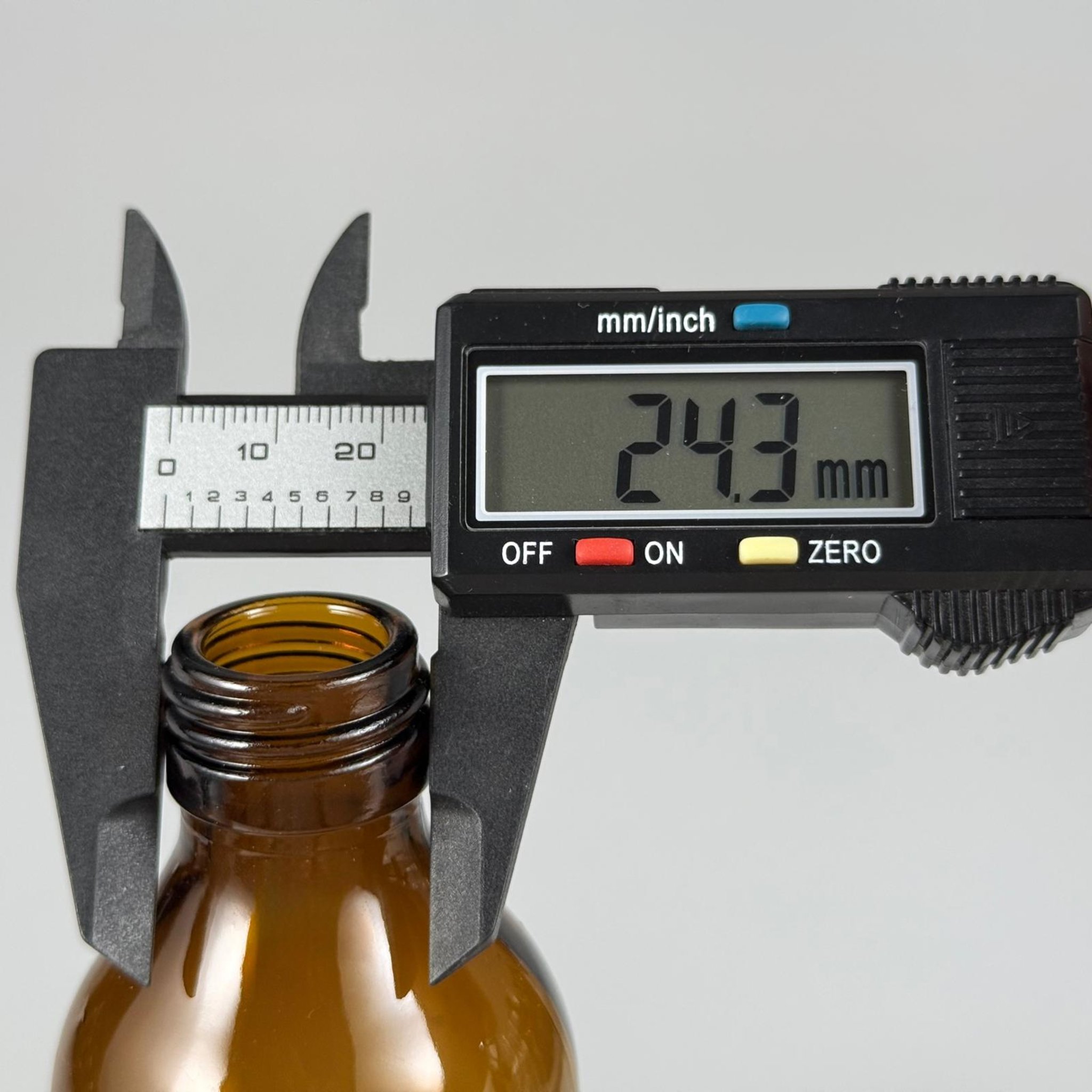 150 CC AMBER CAM ŞİŞE - 25 PP AĞIZ  - 150 ML KAHVERENGİ BOŞ ŞURUP ŞİŞESİ  - 150 ML ECZA ŞİŞESİ 25 PP - KAPAKSIZ - ŞİŞECAM ÜRÜN KODU 716715