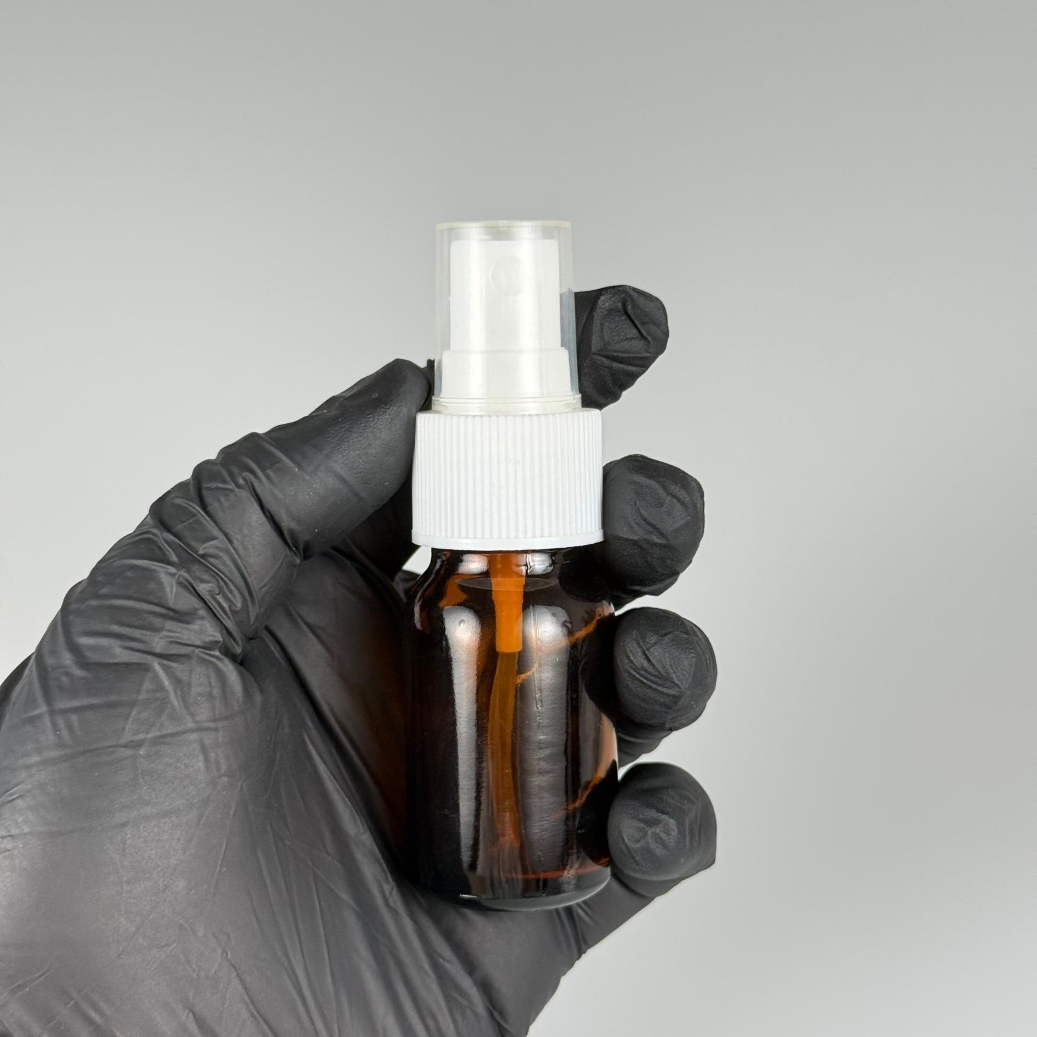 20 ML AMBER SPREYLİ CAM ŞİŞE - 20 CC KAHVERENGİ CAM ŞİŞE + 25 MM BEYAZ SPREY FISFIS TAKIM