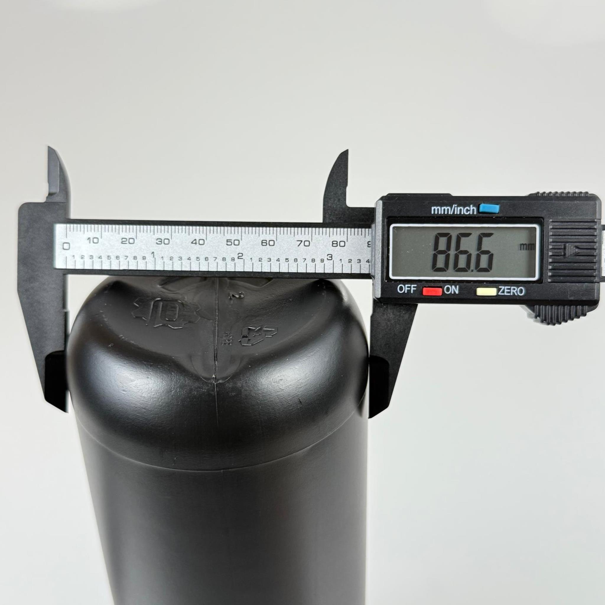 1 LT ZİRAİ İLAÇ BİDONU SİYAH + SİYAH ALÜMİNYUM FOLYOLU İNDİKSİYON CONTA SK50 KAPAK + KENDİNDEN YAPIŞKANLI KÖPÜK CONTALI - 1000 CC PE POLİETİLEN TARIM BİDON