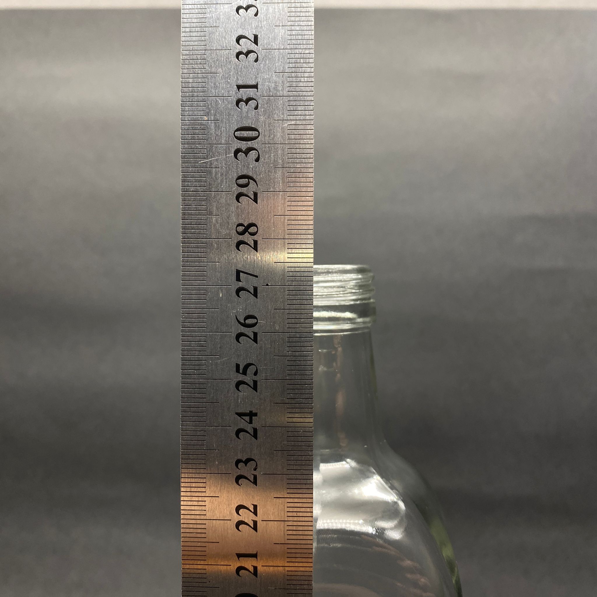 750 CC MARASKA ŞEFFAF ŞİŞE (VİDALI) (31 AĞIZ) KAPAKSIZ - 750 ML KÖŞELİ ŞEFFAF MARASKA CAM ŞİŞE - YAĞ SİRKE ŞİŞESİ - ŞİŞECAM ÜRÜN KODU: 120675 İLE EŞDEĞERDİR