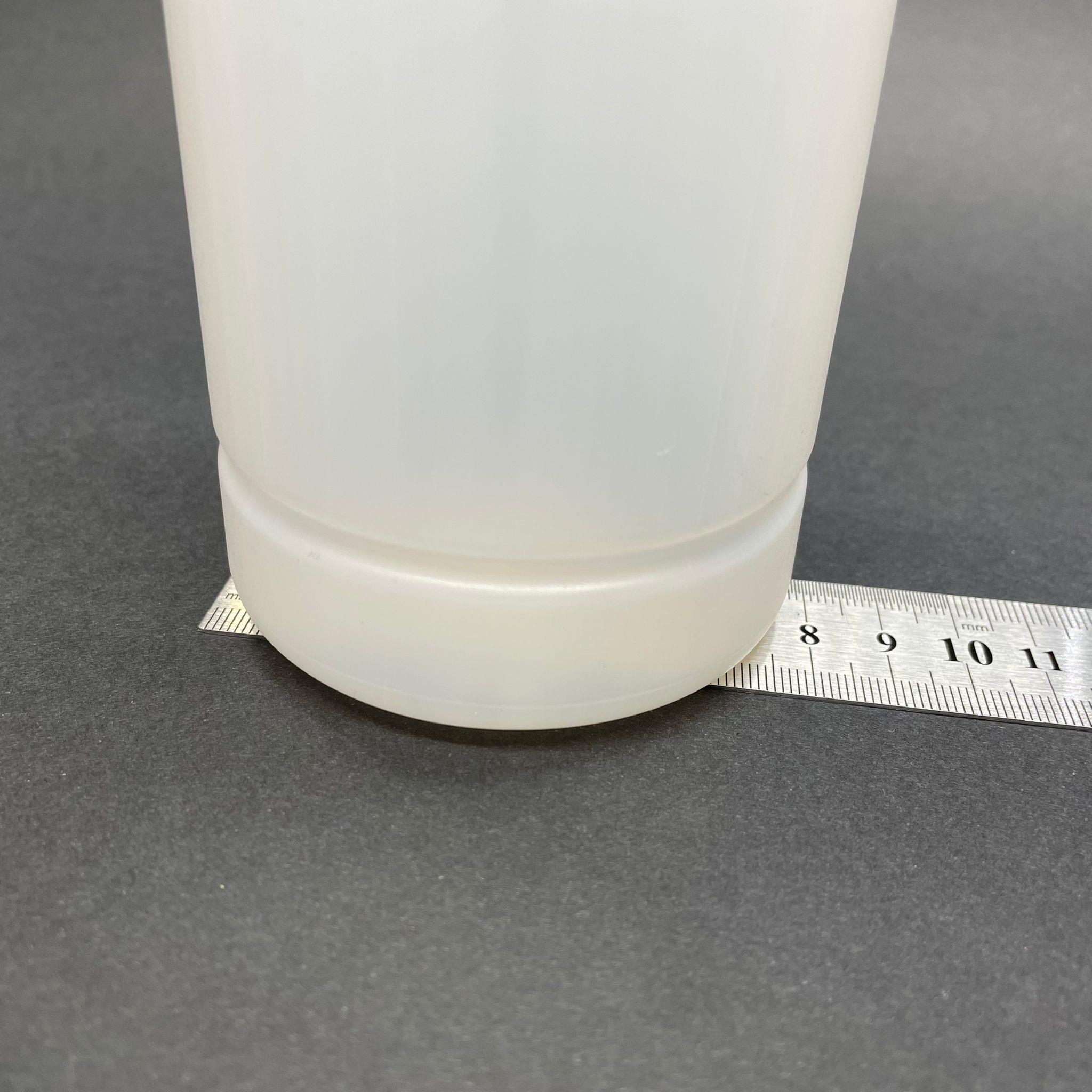 1000 CC YARI SAYDAM POLİETİLEN UZUN MODEL ŞİŞE - SİYAH DOZAJ POMPALI (HER BASMADA 4 CC SIVI ATAR)  - 1 LT POMPALI ŞİŞE - ŞURUP, ŞAMPUAN, KREM GİBİ YOĞUN KIVAMLI SIVILARDA KULLANILIR