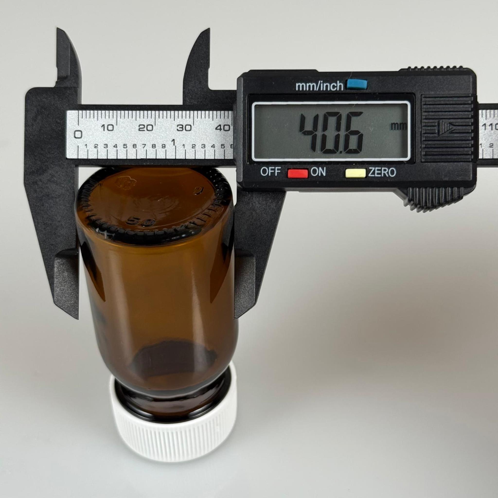 50 CC CAM AMBER TABLET ŞİŞESİ - BEYAZ CONTALI KAPAKLI - 50 ML CAM TABLET ŞİŞESİ