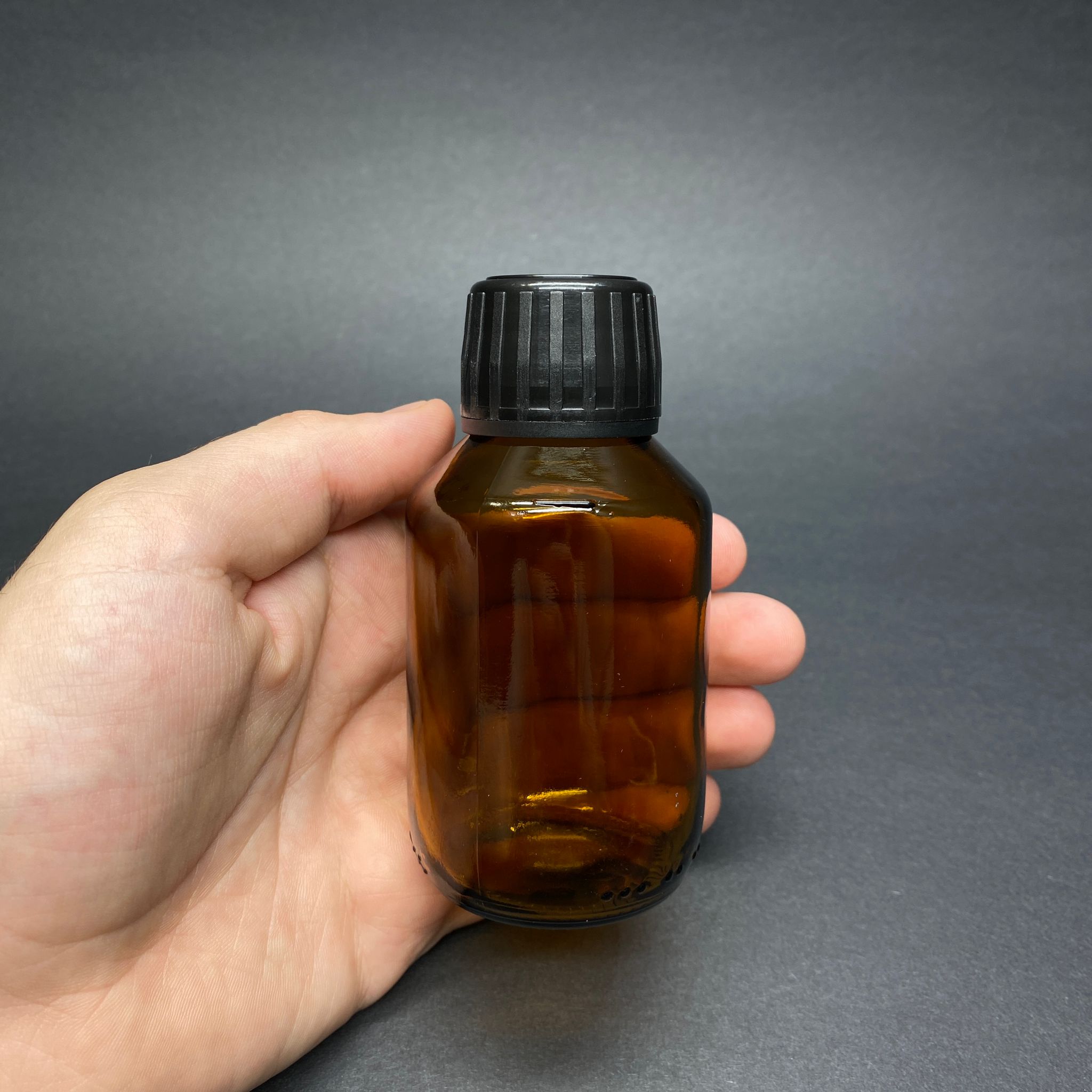 100 CC ECZA ŞİŞESİ - TOMBUL MODEL - SİYAH KİLİTLİ KAPAKLI - 100 ML CAM KAHVERENGİ BOŞ ŞURUP İLAÇ ŞİŞELERİ (AĞIZ ÇAPI 28 PP)