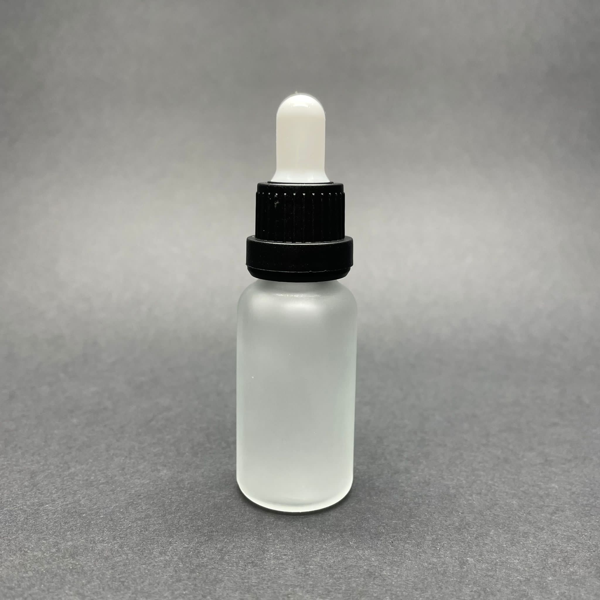 20 CC BUZLU CAM DAMLALIKLI ŞİŞE - BEYAZ EMZİK - SİYAH KİLİTLİ PLASTİK KAPAK - 20 ML BUZLU CAM DAMLALIKLI ŞİŞE - SERUM ŞİŞESİ DAMLALIKLI - BOŞ SERUM ŞİŞESİ - TOPTAN DAMLALIKLI ŞİŞE