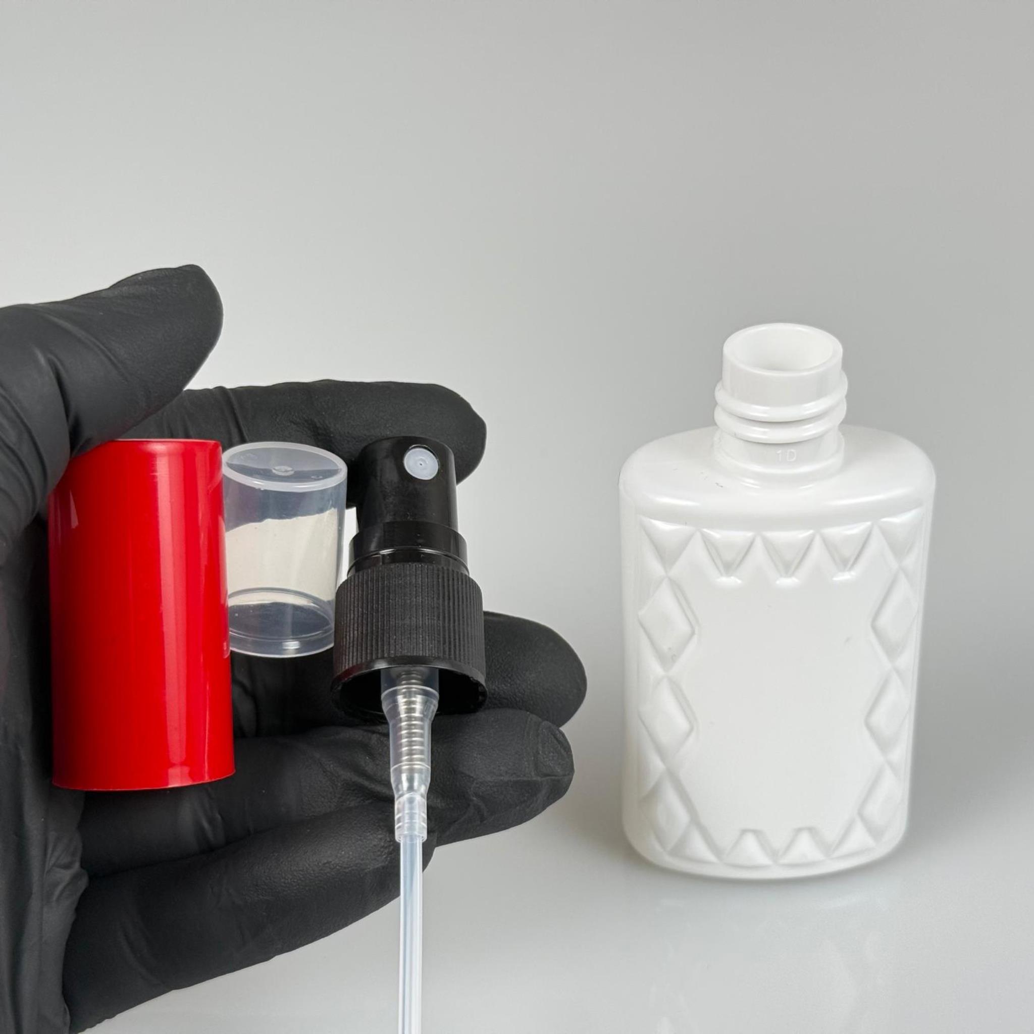 50 CC BEYAZ PET KÖŞELİ PARFÜM ŞİŞESİ  - SİYAH SPREYLİ - KIRMIZI KORUMA KAPAKLI - 50 ML PLASTİK PARFÜM - KOLONYA ŞİŞESİ