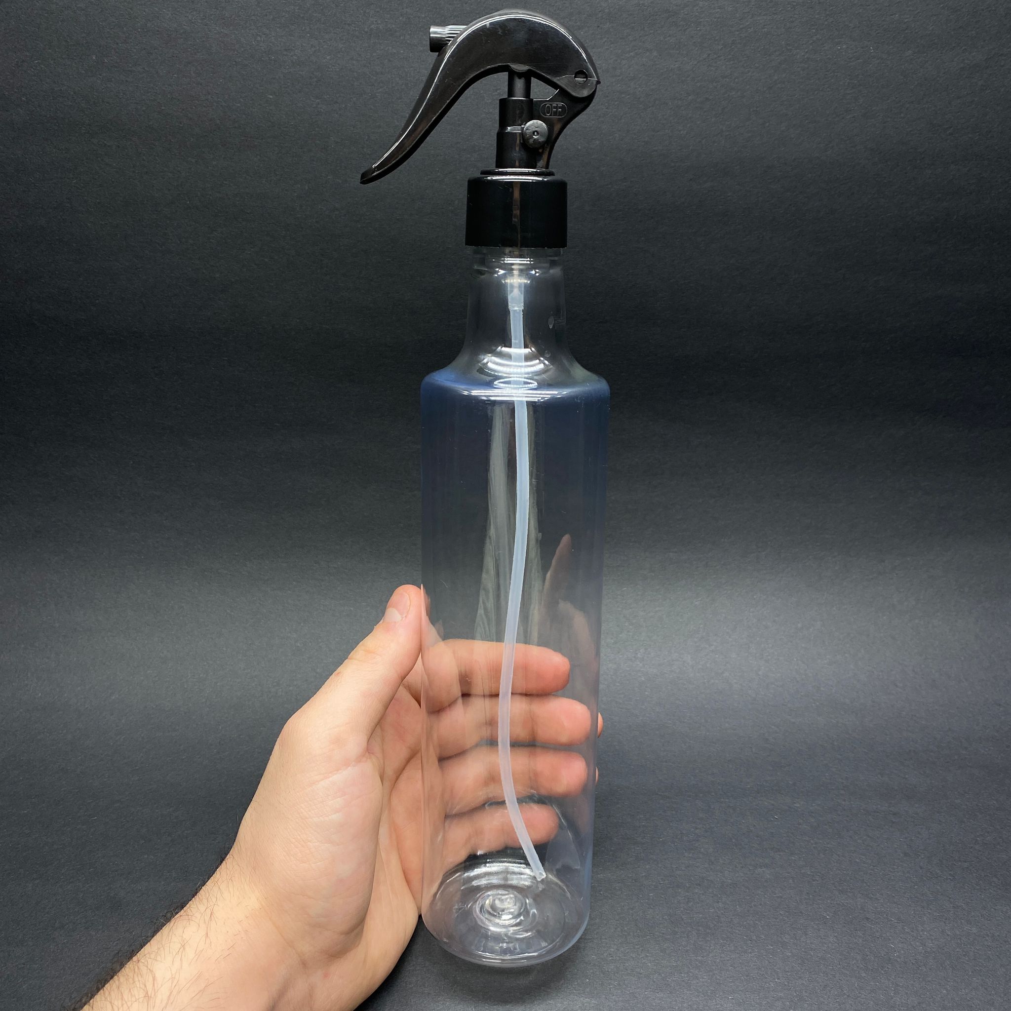 500 CC DORİKA SİLİNDİR PET ŞİŞE - SİYAH TRİGER SPREYLİ (DUMAN ŞEKLİNDE PÜSKÜRTÜR) - (60 GR) CAM GÖRÜNÜMLÜ SERT KALIN KIRILMAZ 500 ML SİLİNDİR PLASTİK ŞİŞE