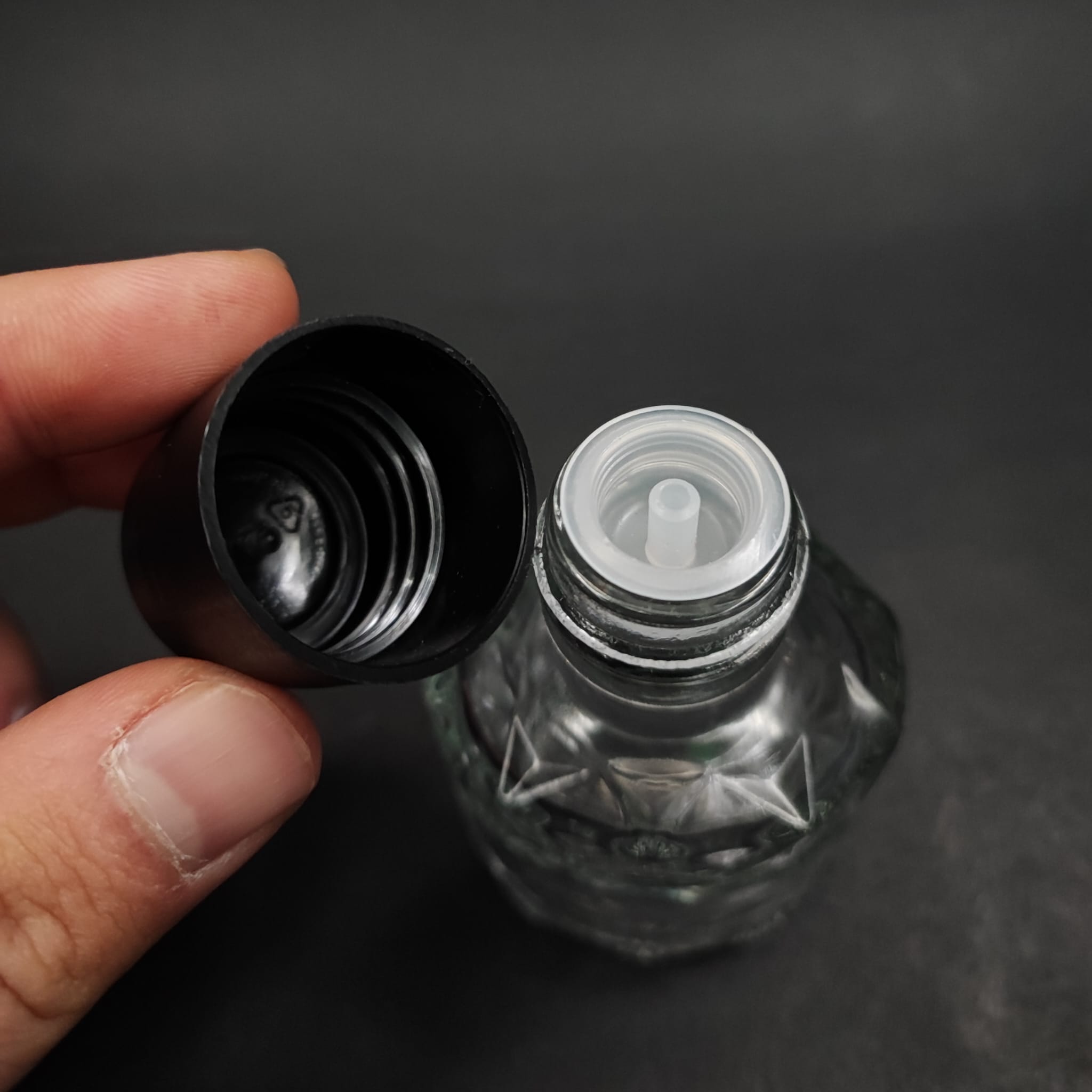 50 CC VELORA CAM ŞİŞE - SİYAH KAPAKLI + KOLONYA TIPALI - 50 ML DÜĞÜN, NİŞAN, SÖZ, KINA, CENAZE, PROMOSYON İÇİN HEDİYELİK LÜX KOLONYA ŞİŞELERİ