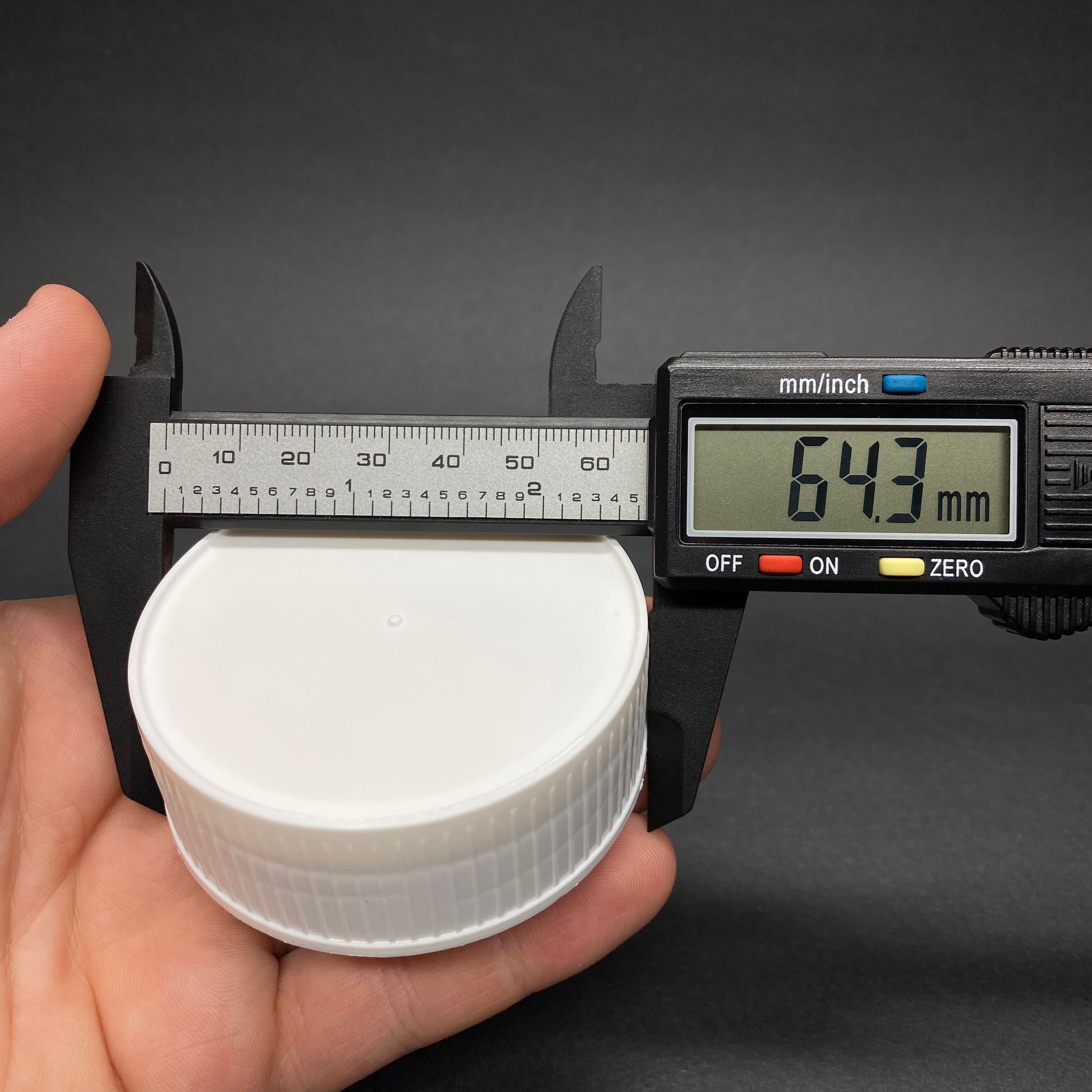63 MM TWİST-OFF BEYAZ PLASTİK KAPAK - ALÜMİNYUM CONTALI - İNDİKSİYON FOLYOLU KAPAK