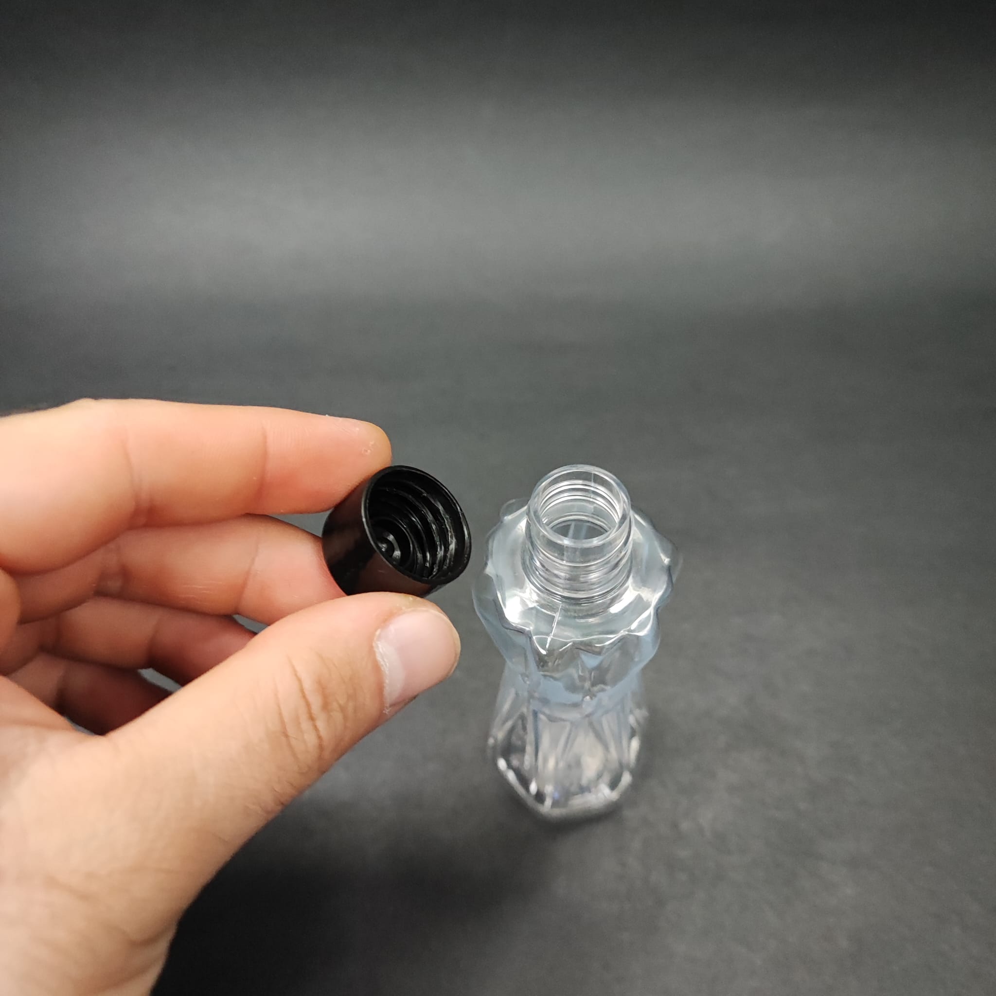 50 CC ELMAS MODEL PLASTİK ŞİŞE + KENDİNDEN CONTALI SIZDIRMAZ SİYAH KAPAK - 50 ML KAPAKLI PET ŞİŞE