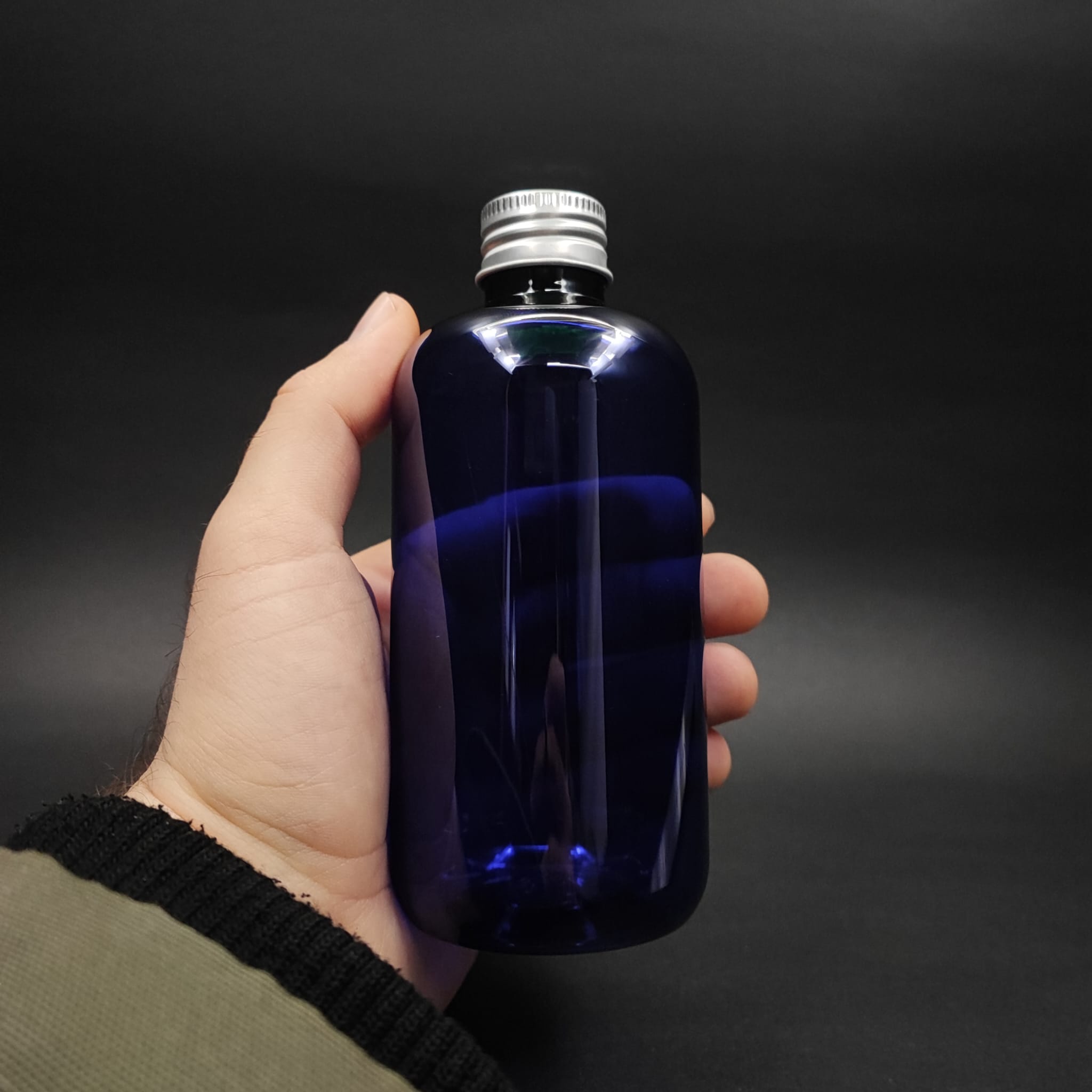 250 CC MAVİ PLASTİK ŞİŞE ZEYNEP MODEL - GÜMÜŞ METAL KAPAKLI + KOLONYA TIPALI - 250 ML TOMBUL PET ŞİŞE