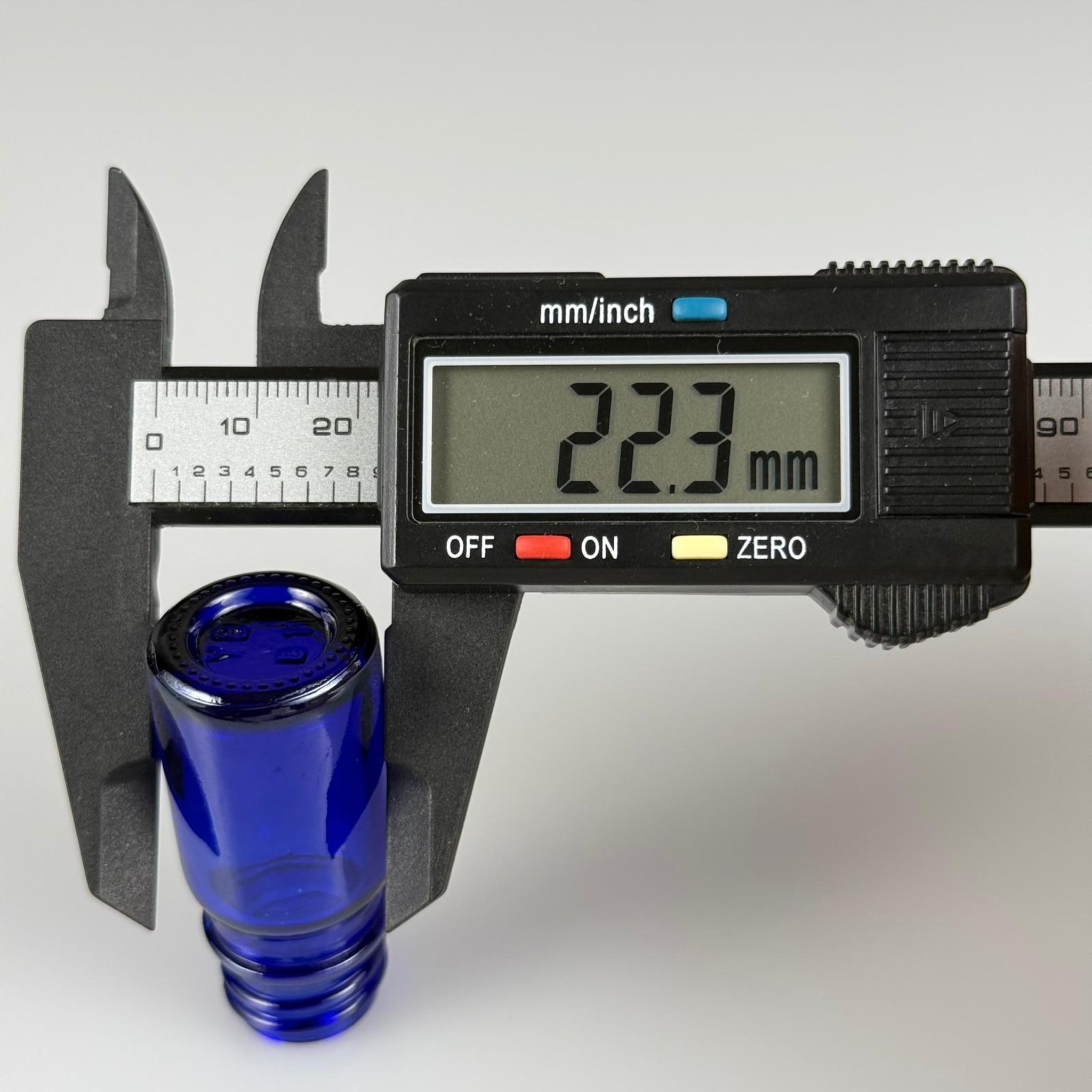 5 CC MAVİ CAM ŞİŞE + KÖPÜK CONTALI GÜMÜŞ ALÜMİNYUM METAL KAPAKLI TAKIM - 5 ML MAVİ CAM ŞİŞE