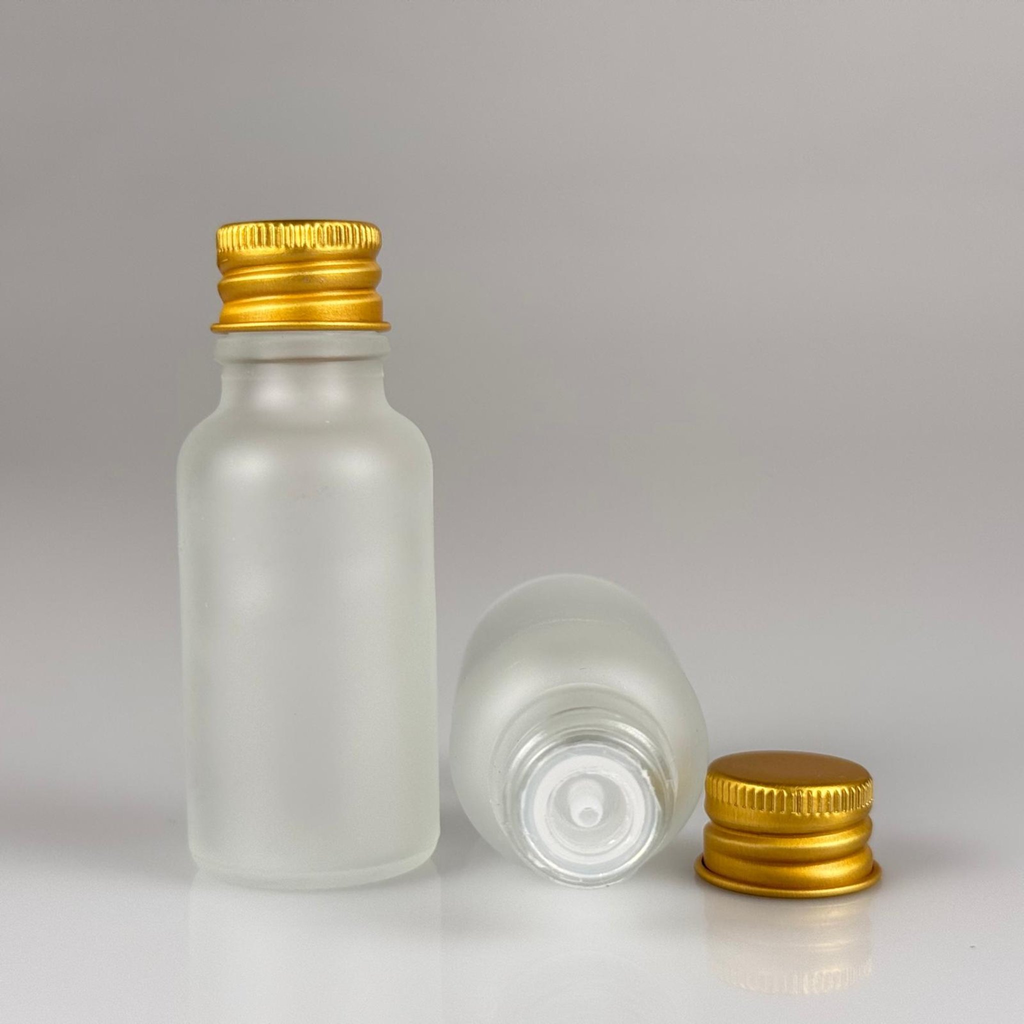 20 CC BUZLU CAM ŞİŞE + KÖPÜK CONTALI GOLD ALÜMİNYUM METAL KAPAKLI + DAMLALIKLI KOLONYA TIPALI TAKIM - 20 ML BUZLU CAM ŞİŞE