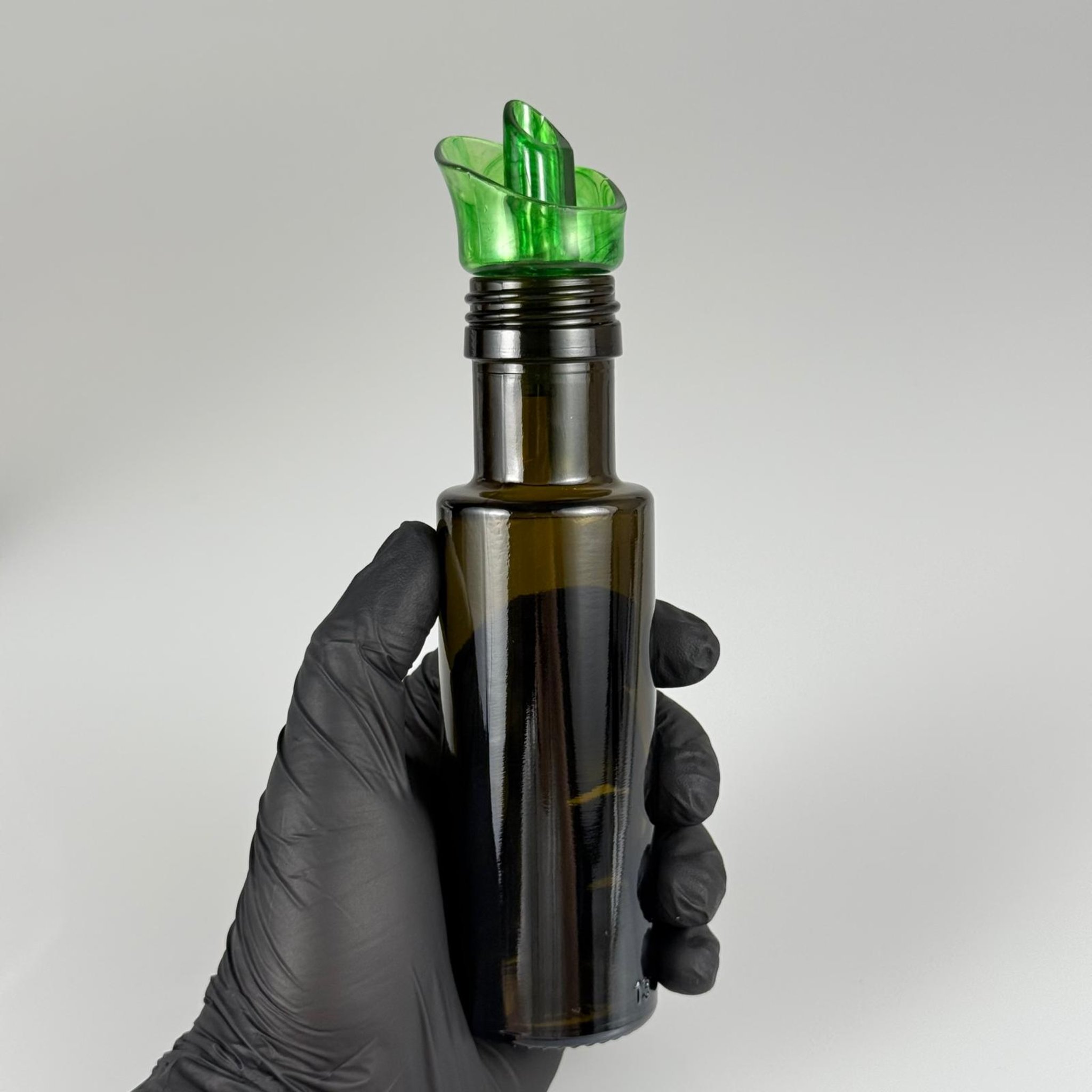 100 CC DORİKA CAM ŞİŞE KOYU YEŞİL (31 MM AĞIZ) - AKITICI AÇIK YEŞİL YAĞDANLIK TIPALI - 100 ML SİLİNDİR DORİCA YAĞ VE SOS ŞİŞELERİ