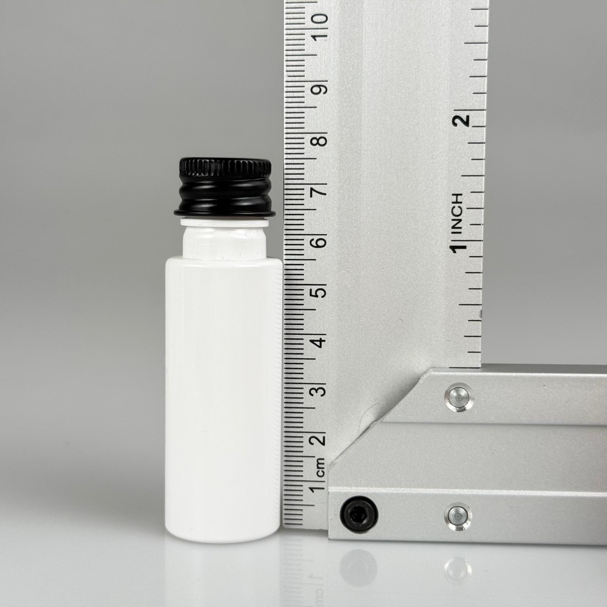 20 CC BEYAZ PET ŞİŞE + KÖPÜK CONTALI SİYAH ALÜMİNYUM METAL KAPAKLI + DAMLALIKLI KOLONYA TIPALI TAKIM - 20 ML PLASTİK ŞİŞE