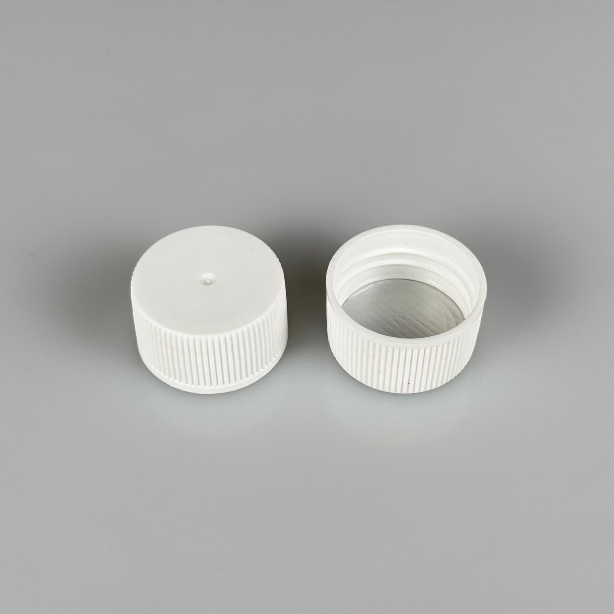 28 MM İNDİKSİYON ALÜMİNYUM FOLYOLU BEYAZ KAPAK - 28 MM PLASTİK KAPAK (POLİETİLEN ŞİŞELER İÇİN)