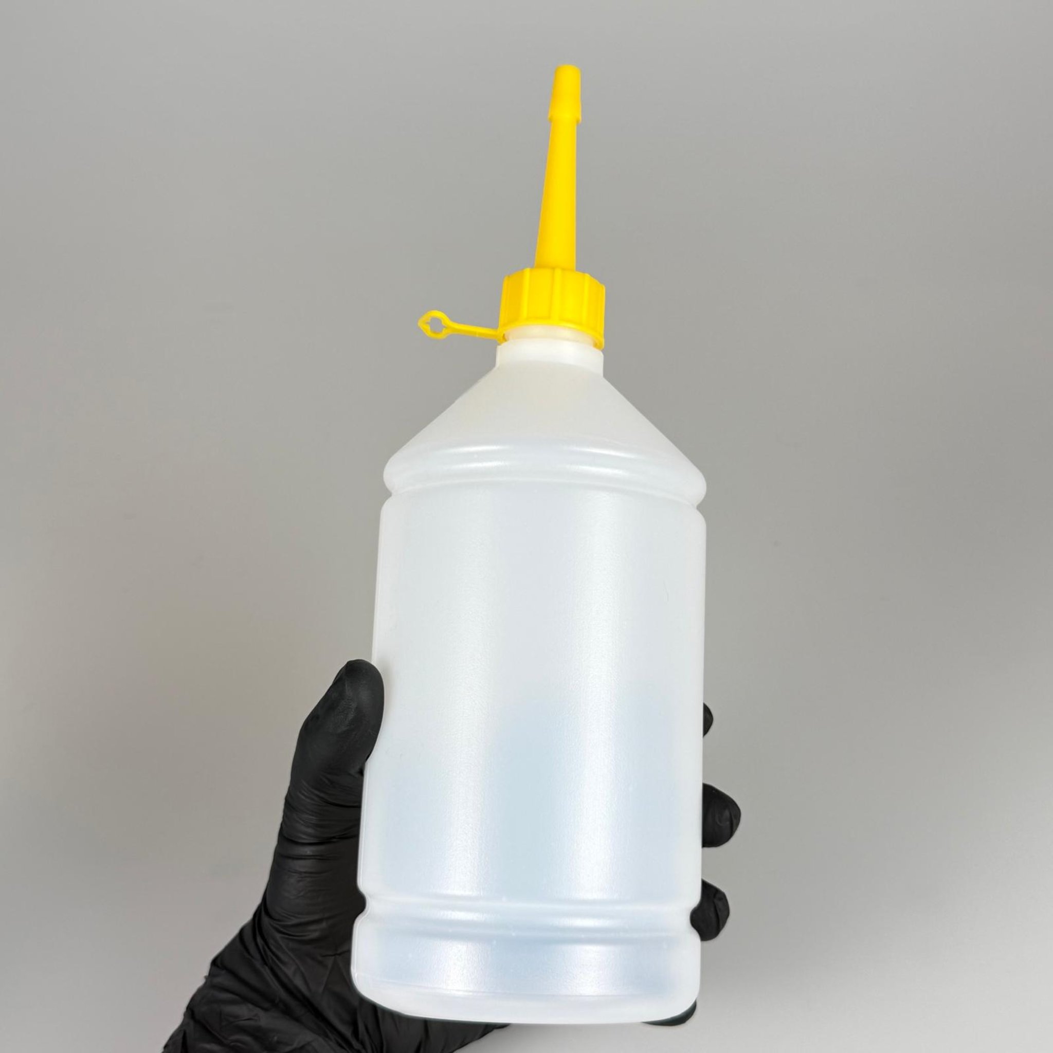 1 LİTRE TİNER ŞİŞESİ - KİLİTLİ CONTALI  BEYAZ KAPAKLI + AKITICILI SİVRİ SARI KARTUŞ KAPAKLI - 1000 ML KİMYASALA DAYANIKLI PLASTİK ŞİŞE - 1 LT POLİETİLEN ŞİŞE TOMBUL
