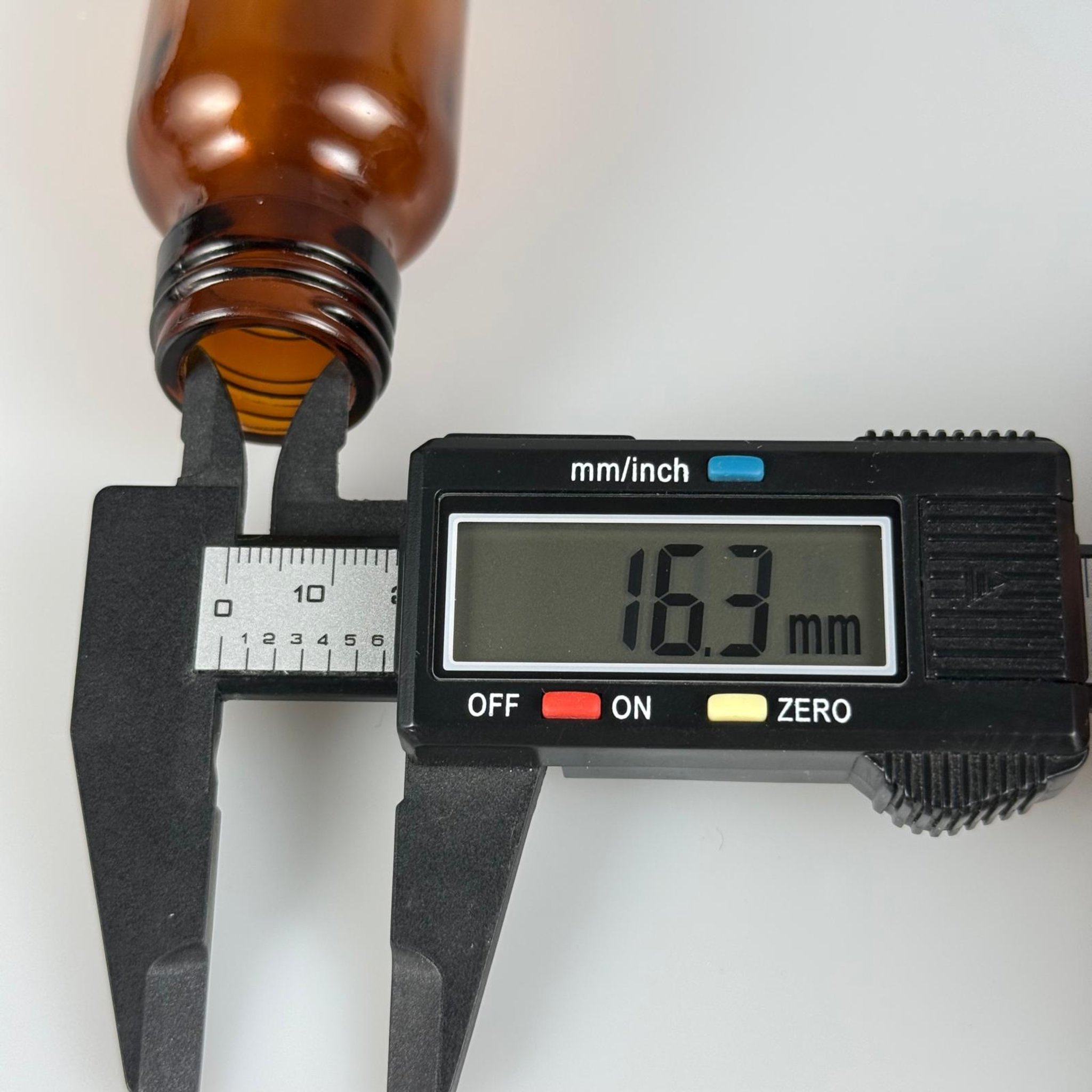 30 CC AMBER CAM ŞİŞE KAPAKSIZ (25 AĞIZ) - 30 ML CAM ŞİŞE - KAHVERENGİ - ŞİŞECAM ÜRÜN KODU  711403