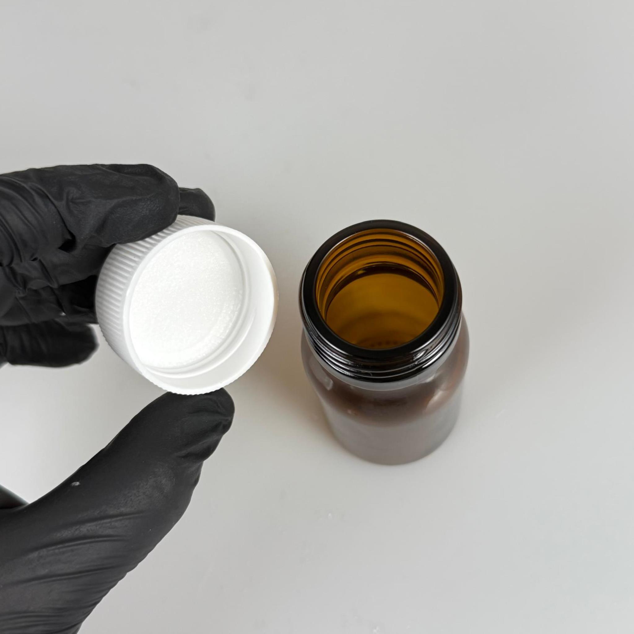 50 CC CAM AMBER TABLET ŞİŞESİ - BEYAZ CONTALI KAPAKLI - 50 ML CAM TABLET ŞİŞESİ