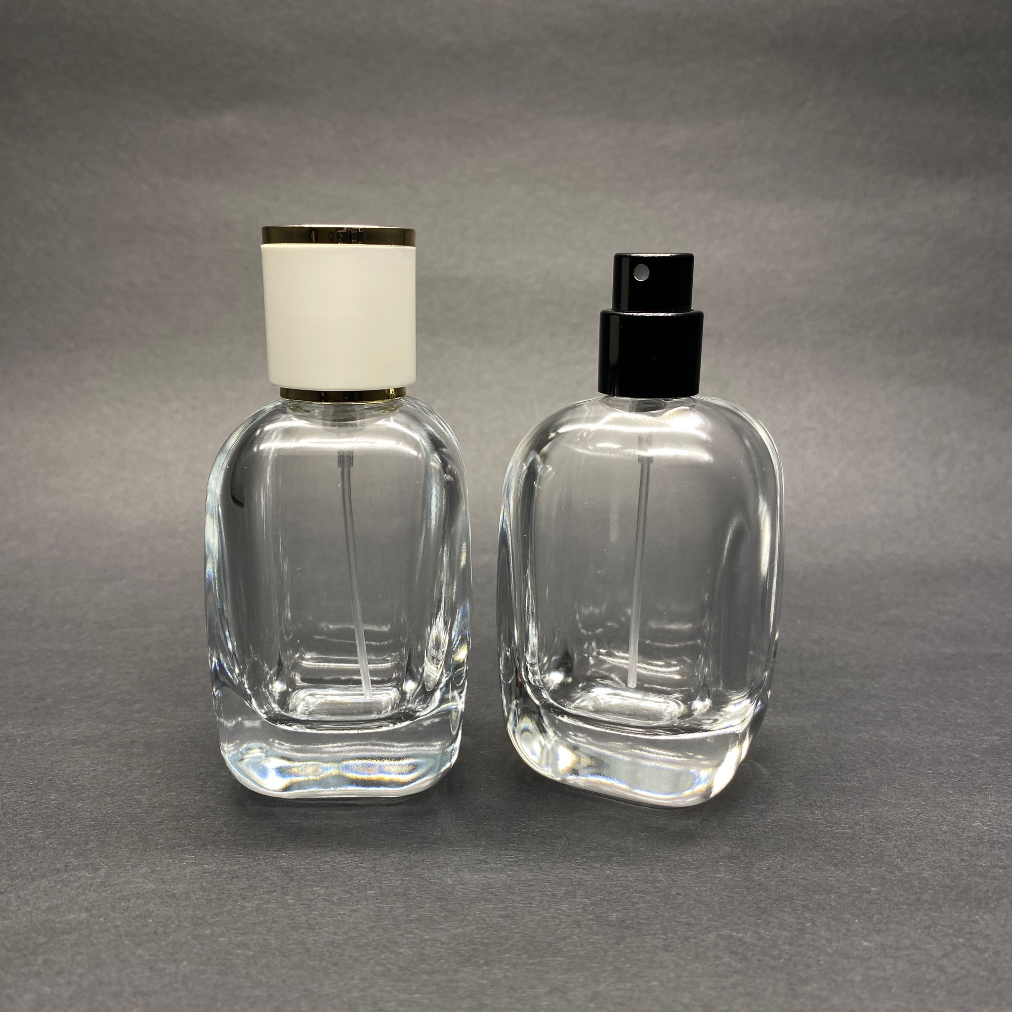 50 ML OVAL KARE MODEL CORE PARFÜM ŞİŞESİ - SİYAH METAL SPREYLİ + GOLD BEYAZ KAPAKLI (AĞIZ 15 MM GEÇME KOLAY KAPAMA)