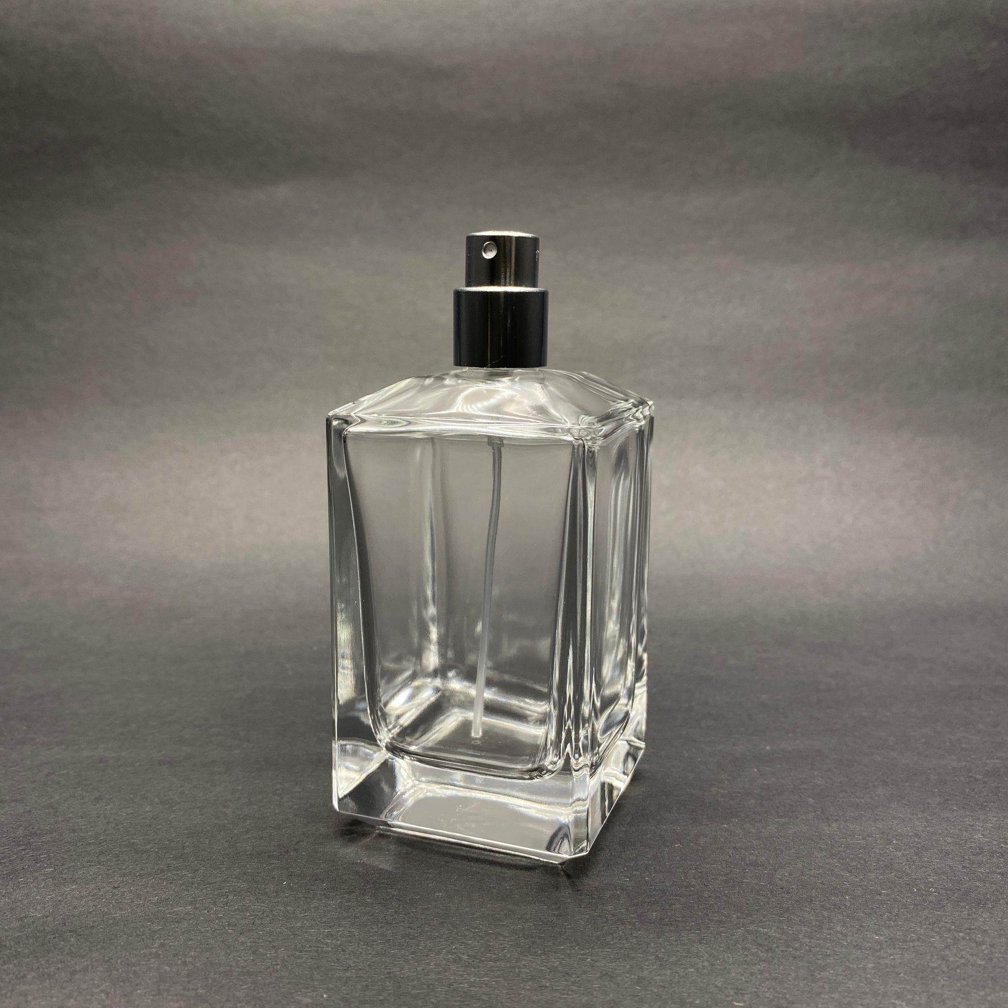 100 ML KÖŞELİ KONİK MODEL PRİZMA PARFÜM ŞİŞESİ - GÜMÜŞ METAL SPREYLİ (AĞIZ 15 MM GEÇME KOLAY KAPAMA)
