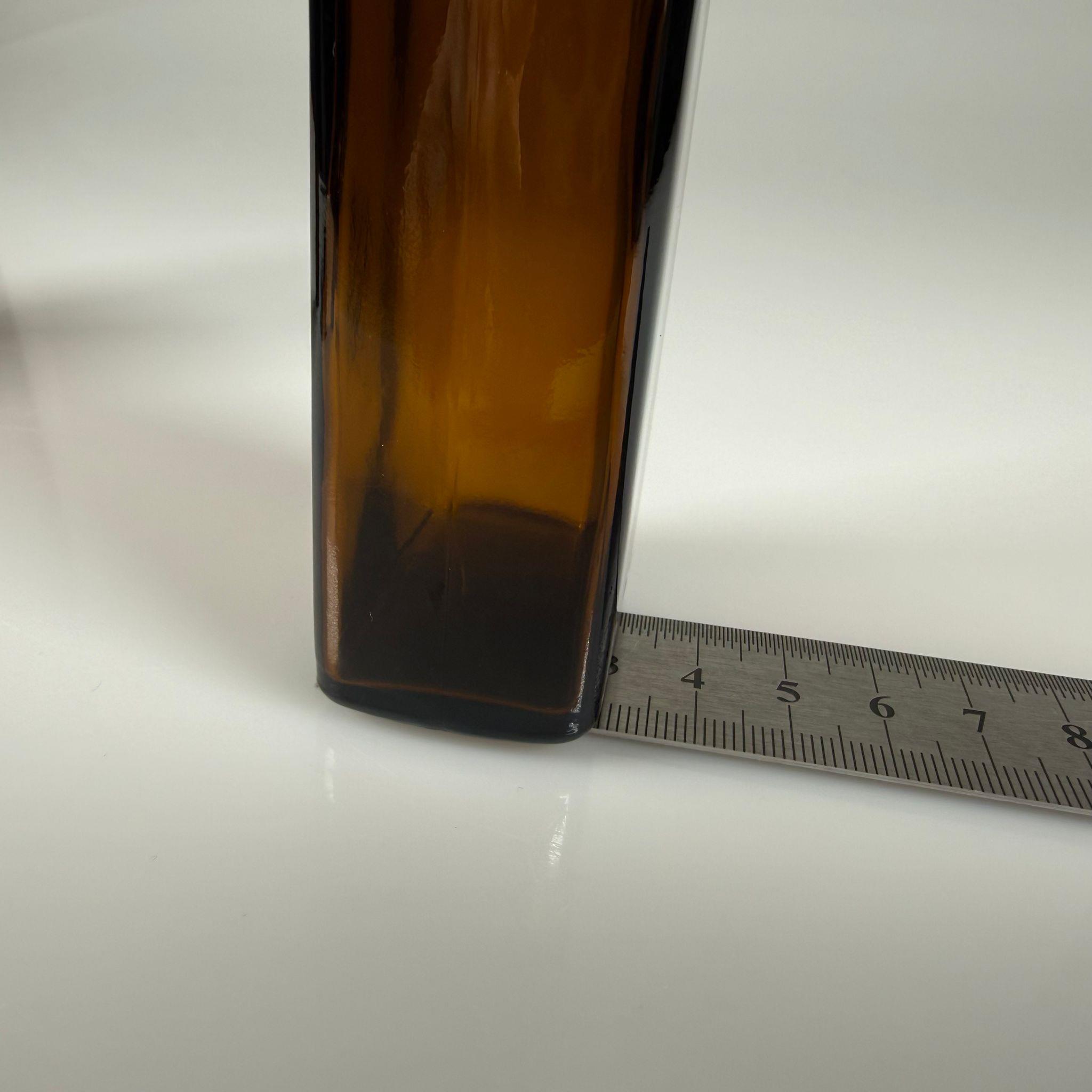 FLAKON ENJEKTÖR SERUM ŞİŞESİ - 100 ML YASSI AMBER ECZA CAM ŞİŞE + VİDALI DELİKLİ KAPAK (ELLE ÇEVİREREK KAPANIR) + KAUÇUK BUTİL TIPA TAKIM