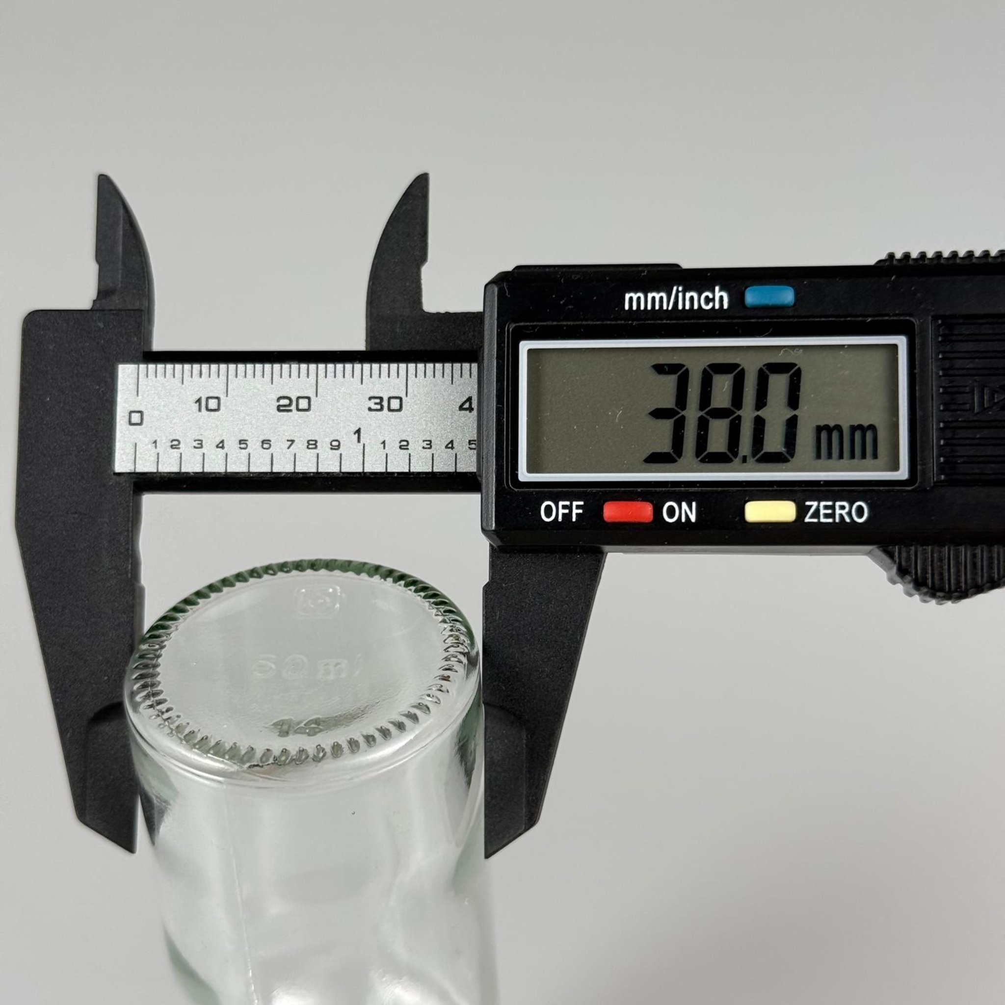 50 CC ŞEFFAF CAM ŞİŞE + KÖPÜK CONTALI GÜMÜŞ ALÜMİNYUM METAL KAPAKLI TAKIM - 50 ML ŞEFFAF CAM ŞİŞE