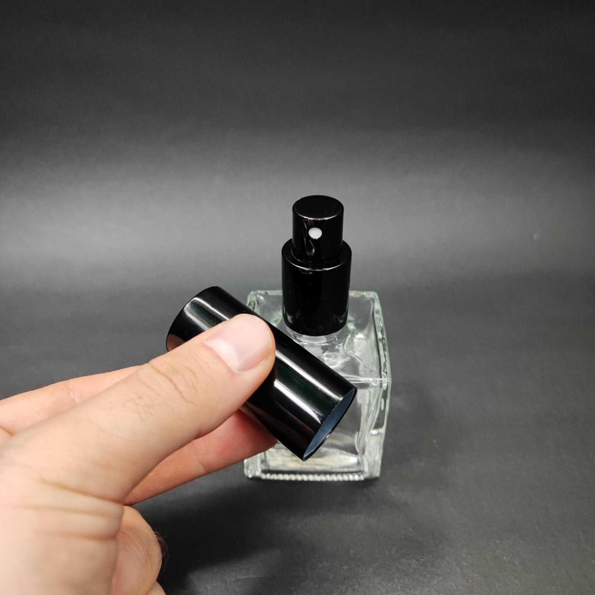 50 ML LÜKS VİDALI VALF ÇEVİRME PARFÜM ŞİŞELERİ - 50 CC KARE CAM ŞİŞE - SİYAH METAL SPREYLİ KAPAKLI SET