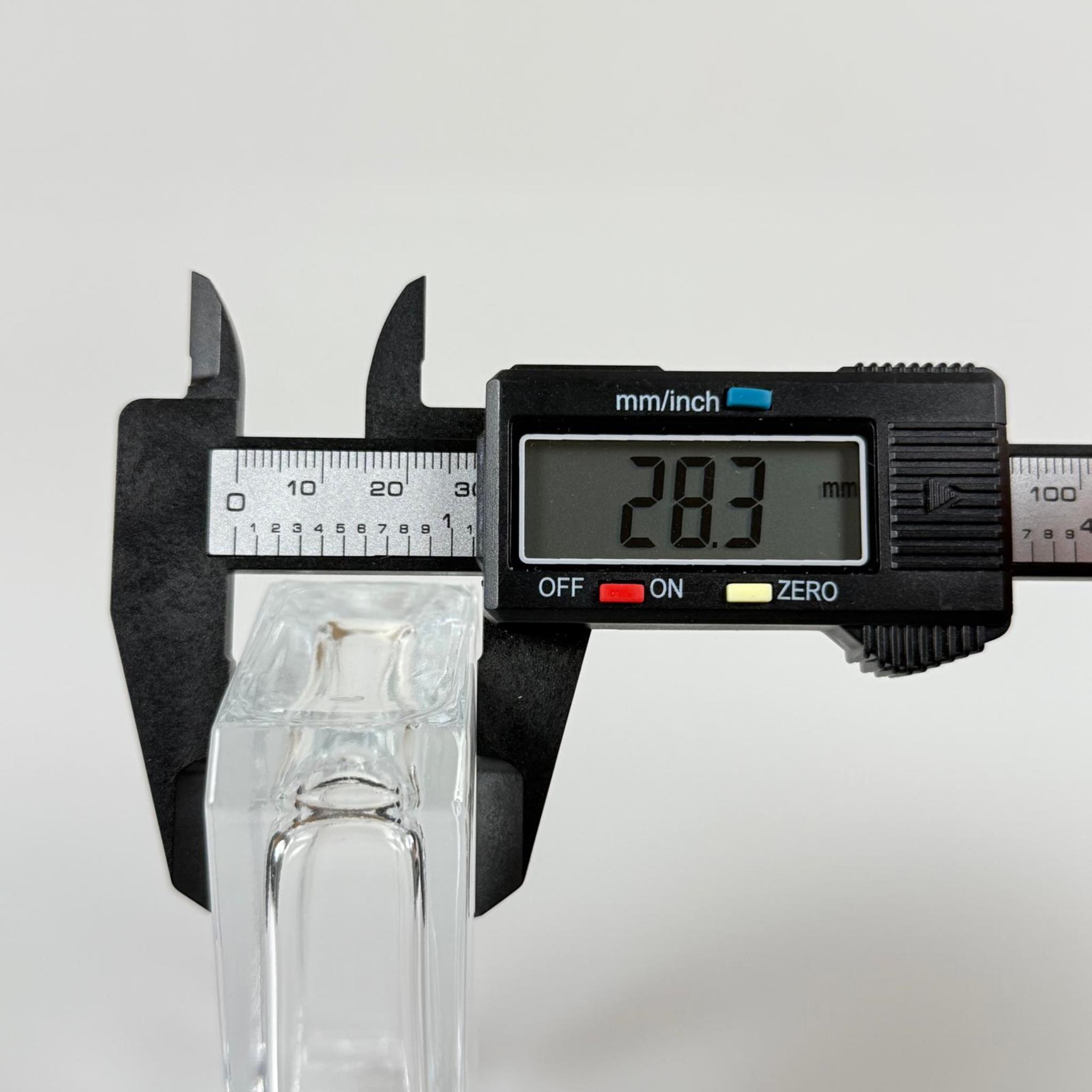 50 ML KÖŞELİ MODEL ANGEL PARFÜM ŞİŞESİ - GÜMÜŞ METAL SPREYLİ + BEYAZ KAPAKLI (AĞIZ 15 MM GEÇME KOLAY KAPAMA)