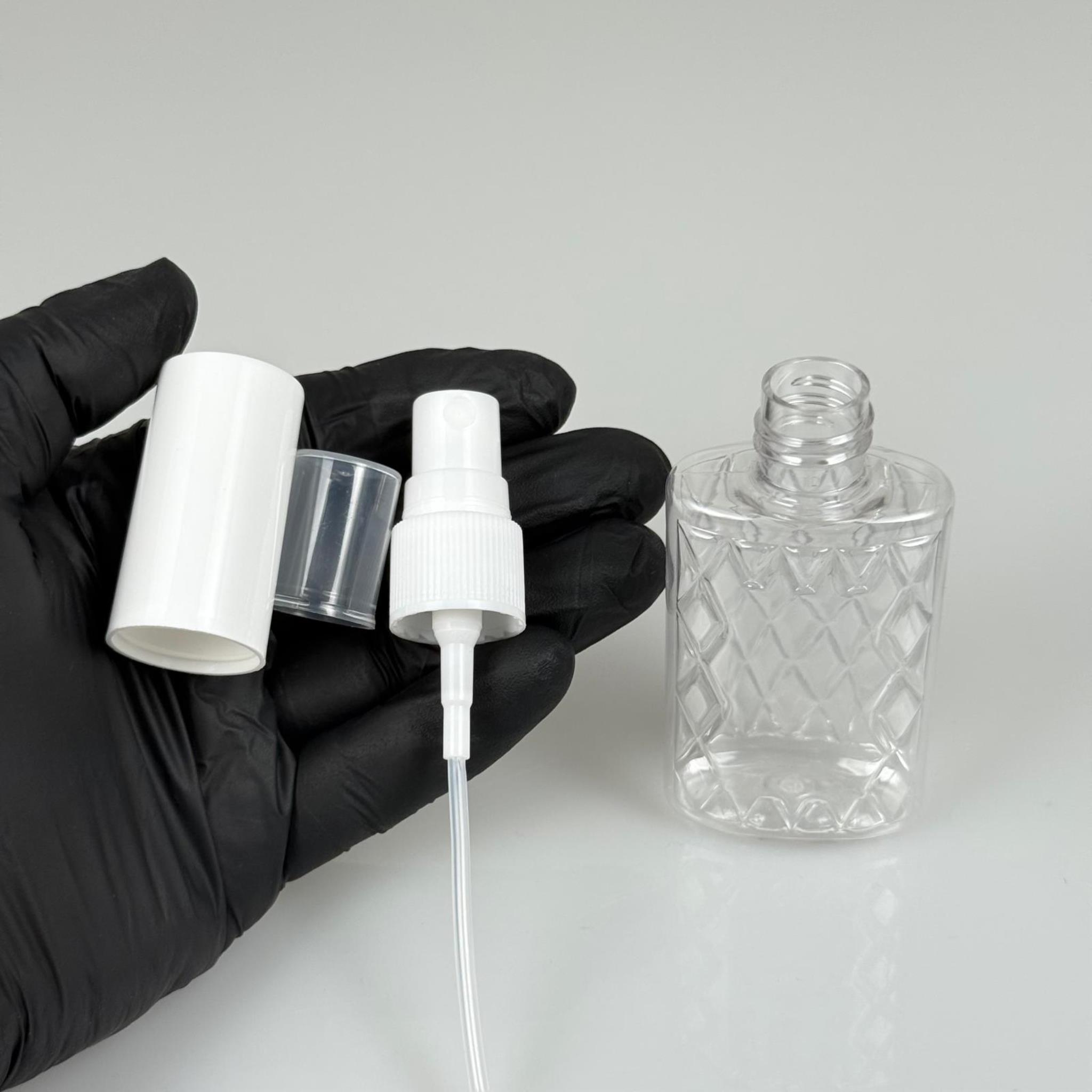 50 CC ŞEFFAF PET KÖŞELİ PARFÜM ŞİŞESİ - BEYAZ SPREYLİ - BEYAZ KORUMA KAPAKLI - 50 ML PLASTİK PARFÜM - KOLONYA ŞİŞESİ