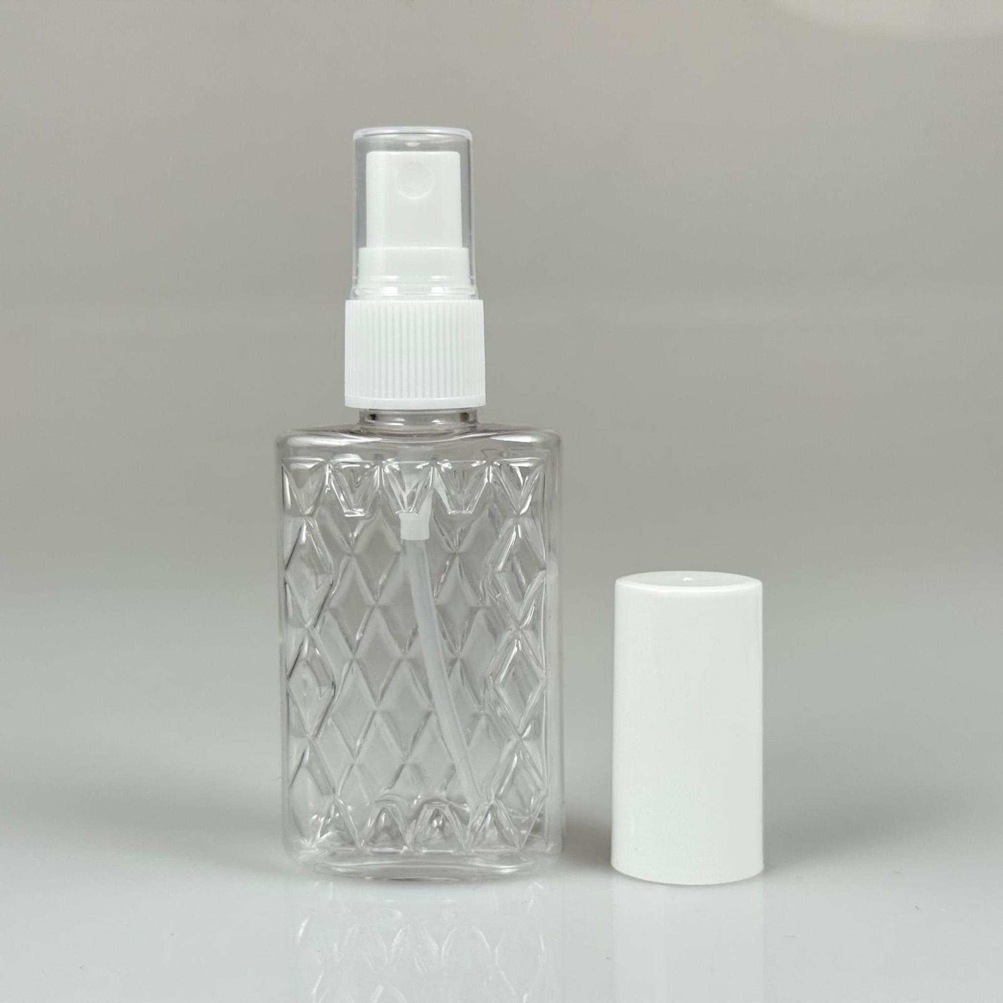 50 CC ŞEFFAF PET KÖŞELİ PARFÜM ŞİŞESİ - BEYAZ SPREYLİ - BEYAZ KORUMA KAPAKLI - 50 ML PLASTİK PARFÜM - KOLONYA ŞİŞESİ