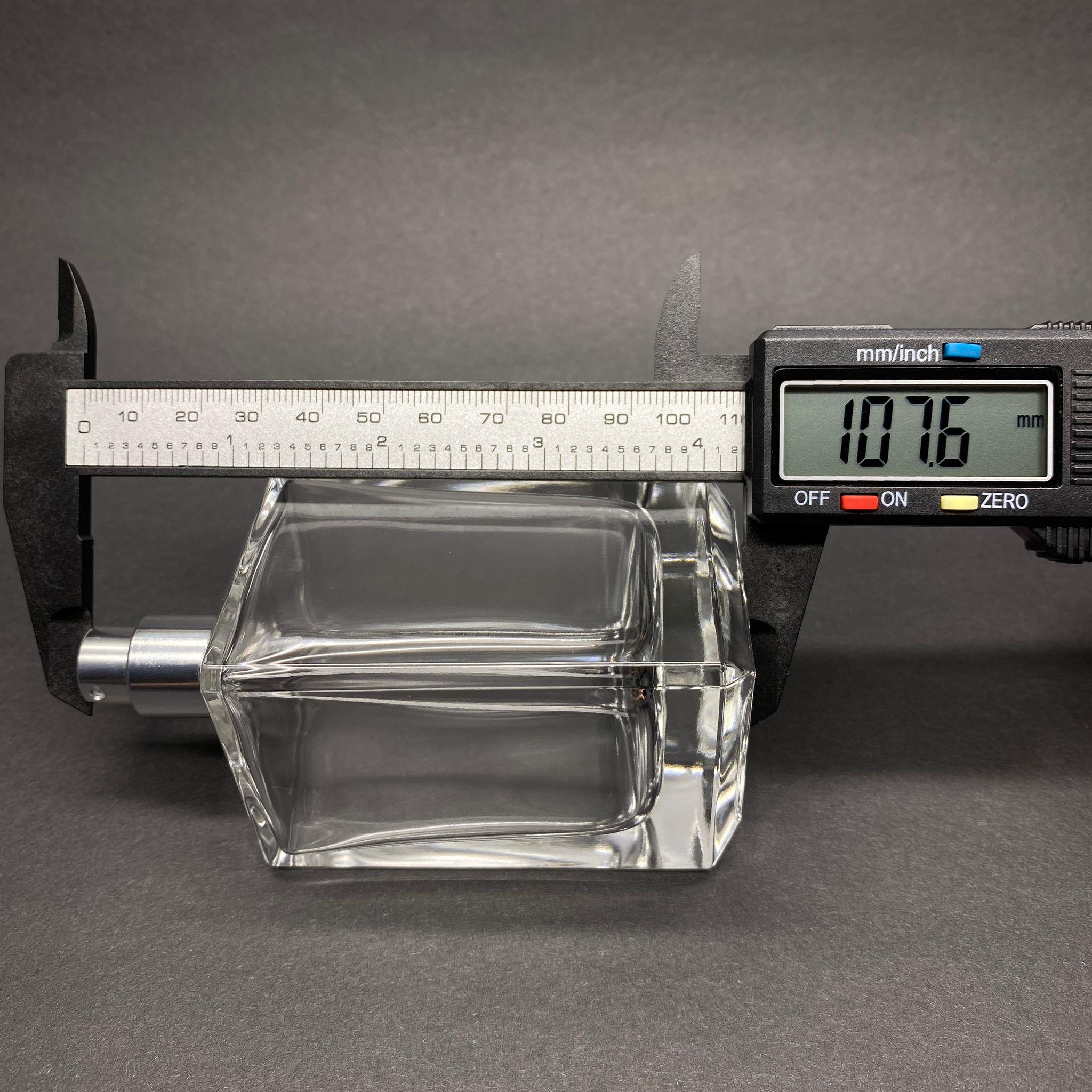 100 ML KÖŞELİ KONİK MODEL PRİZMA PARFÜM ŞİŞESİ - GÜMÜŞ METAL SPREYLİ (AĞIZ 15 MM GEÇME KOLAY KAPAMA)