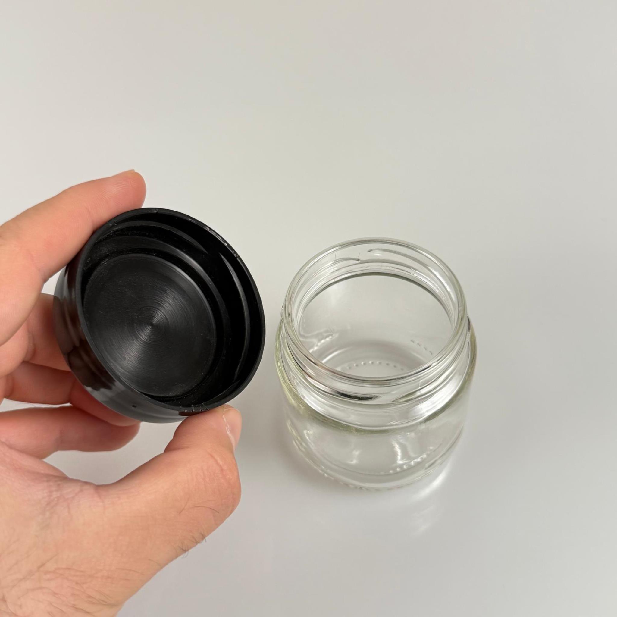 100 CC CAM KAVANOZ + SİYAH PLASTİK KAPAK - 100 ML PLASTİK KAPAKLI CAM KAVANOZ (SİLME 106 CC)