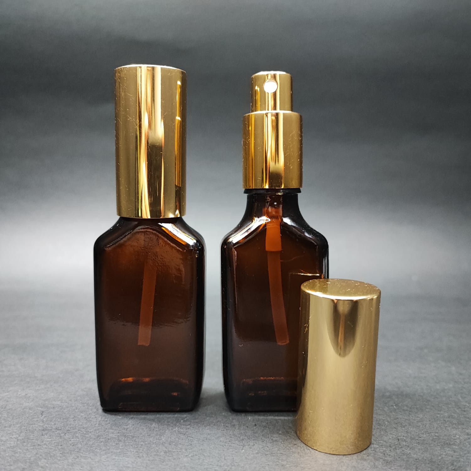 30 ML LÜKS VİDALI VALF ÇEVİRME PARFÜM ŞİŞELERİ - 30 CC AMBER YASSI CAM ŞİŞE - GOLD METAL SPREYLİ KAPAKLI SET