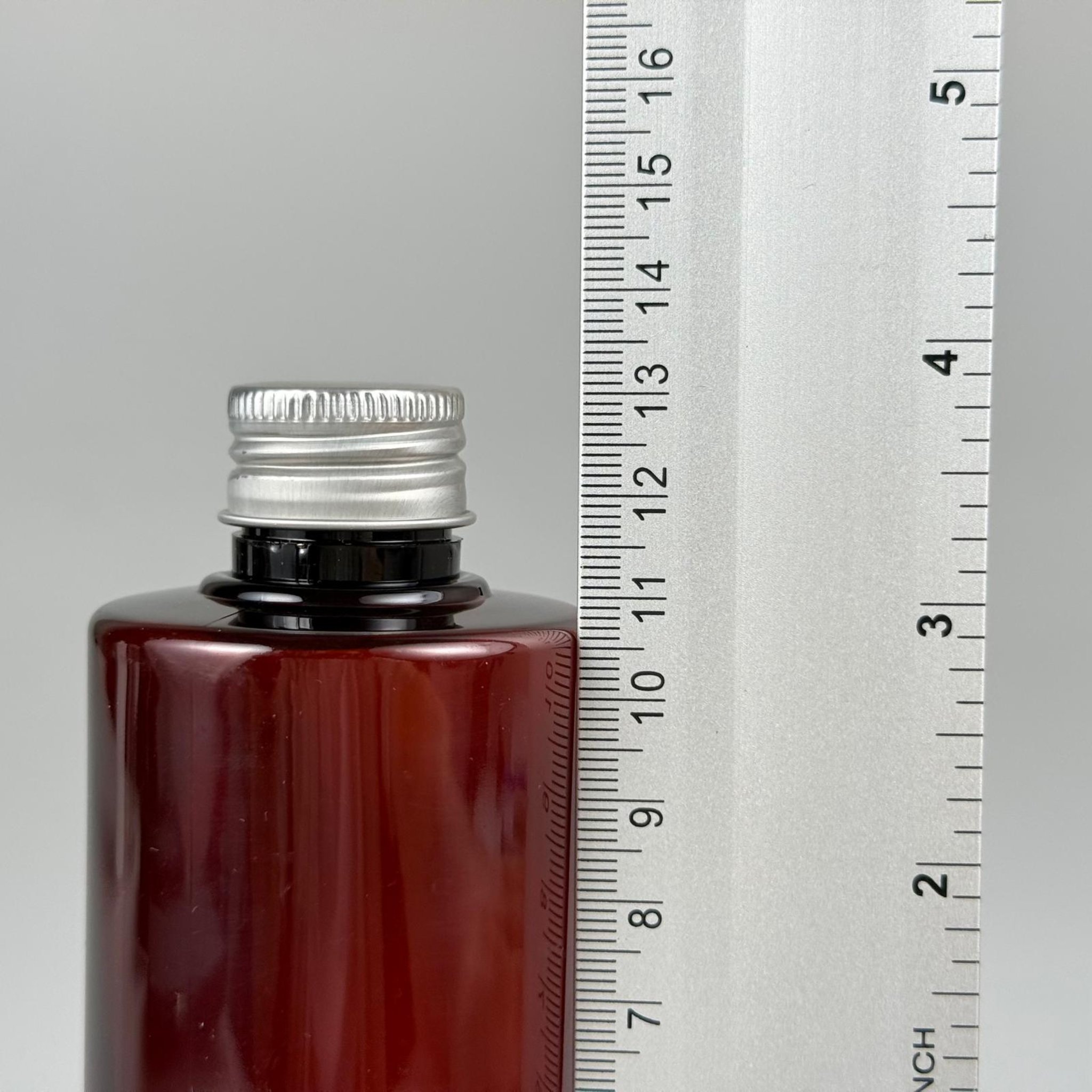 200 CC AMBER SİLİNDİR KESKİN KÜT MODEL SERT PET ŞİŞE (25 GR - 24 AĞIZ ) + KÖPÜK CONTALI GÜMÜŞ METAL ALÜMİNYUM KAPAKLI + KOLONYA TIPALI TAKIM - 200 ML KAPAKLI KAHVERENGİ PET ŞİŞELER