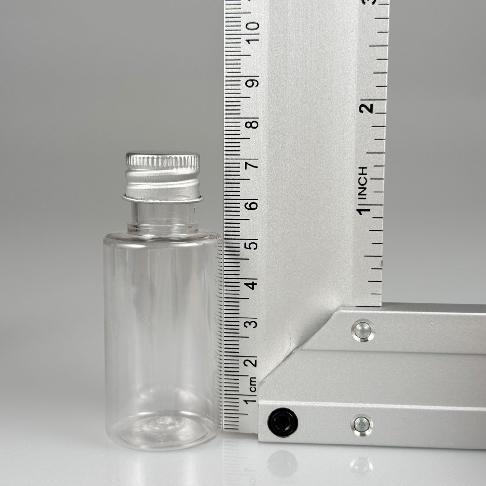 30 CC SİLİNDİR KISA MODEL PET ŞİŞE - KÖPÜK CONTALI GÜMÜŞ  ALÜMİNYUM METAL KAPAKLI + DAMLALIKLI KOLONYA TIPALII TAKIM - 30 ML ŞEFFAF PET ŞİŞE