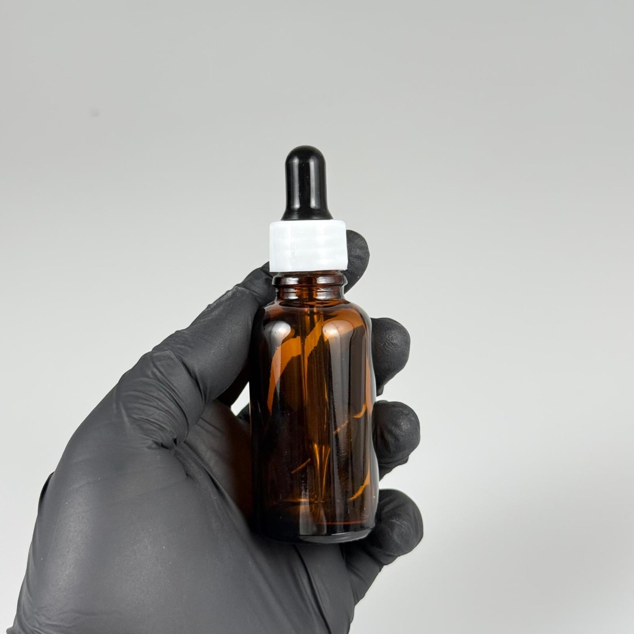 30 CC AMBER İNCE UÇLU CAM DAMLALIKLI ŞİŞE - SİYAH EMZİK + BEYAZ DÜZ KAPAK + CAM PİPET TAKIM - 30 ML KAHVERENGİ DAMLALIKLI ŞİŞE SETİ