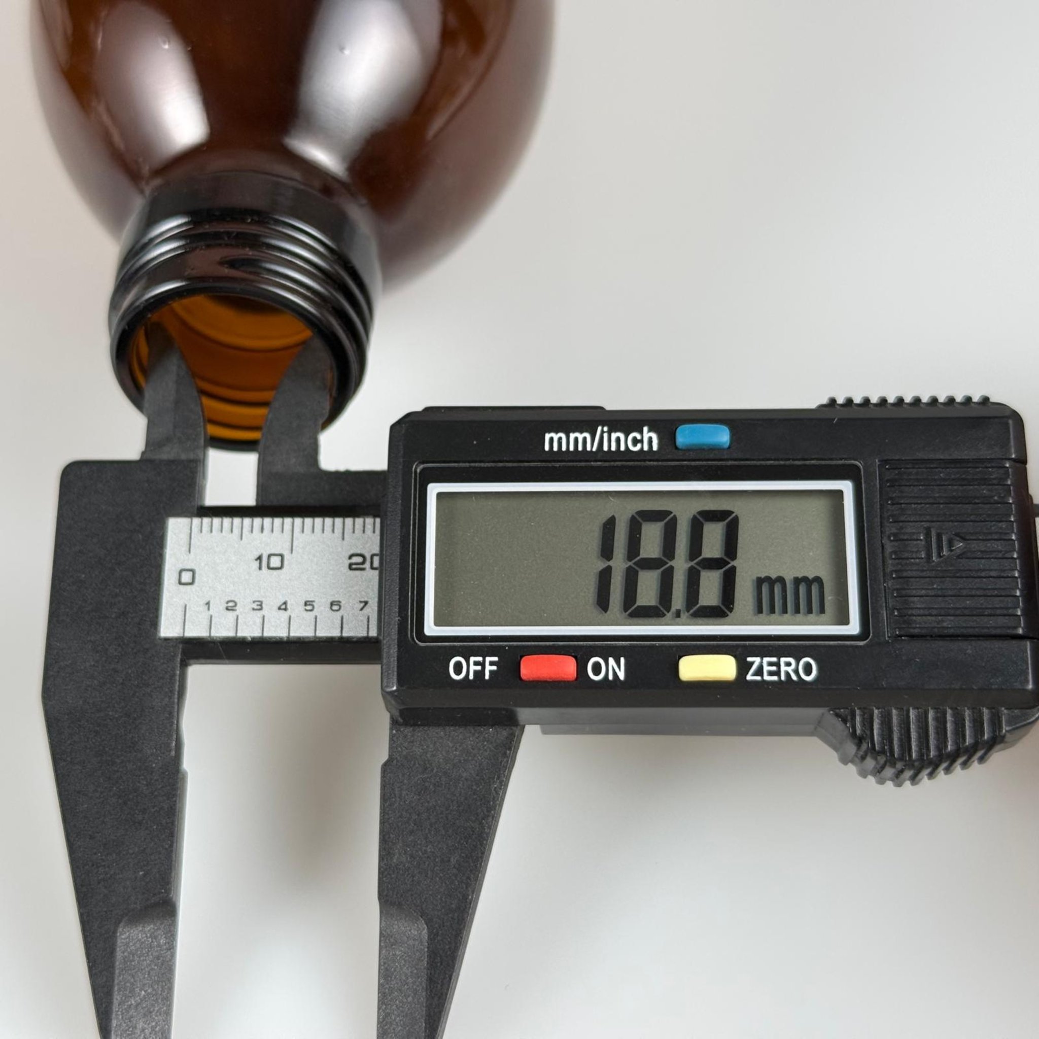 250 CC AMBER CAM ŞİŞE KAPAKSIZ (28 AĞIZ) - 250 ML CAM ŞİŞE - KAHVERENGİ - ŞİŞECAM ÜRÜN KODU 764925 İLE EŞDEĞERDİR