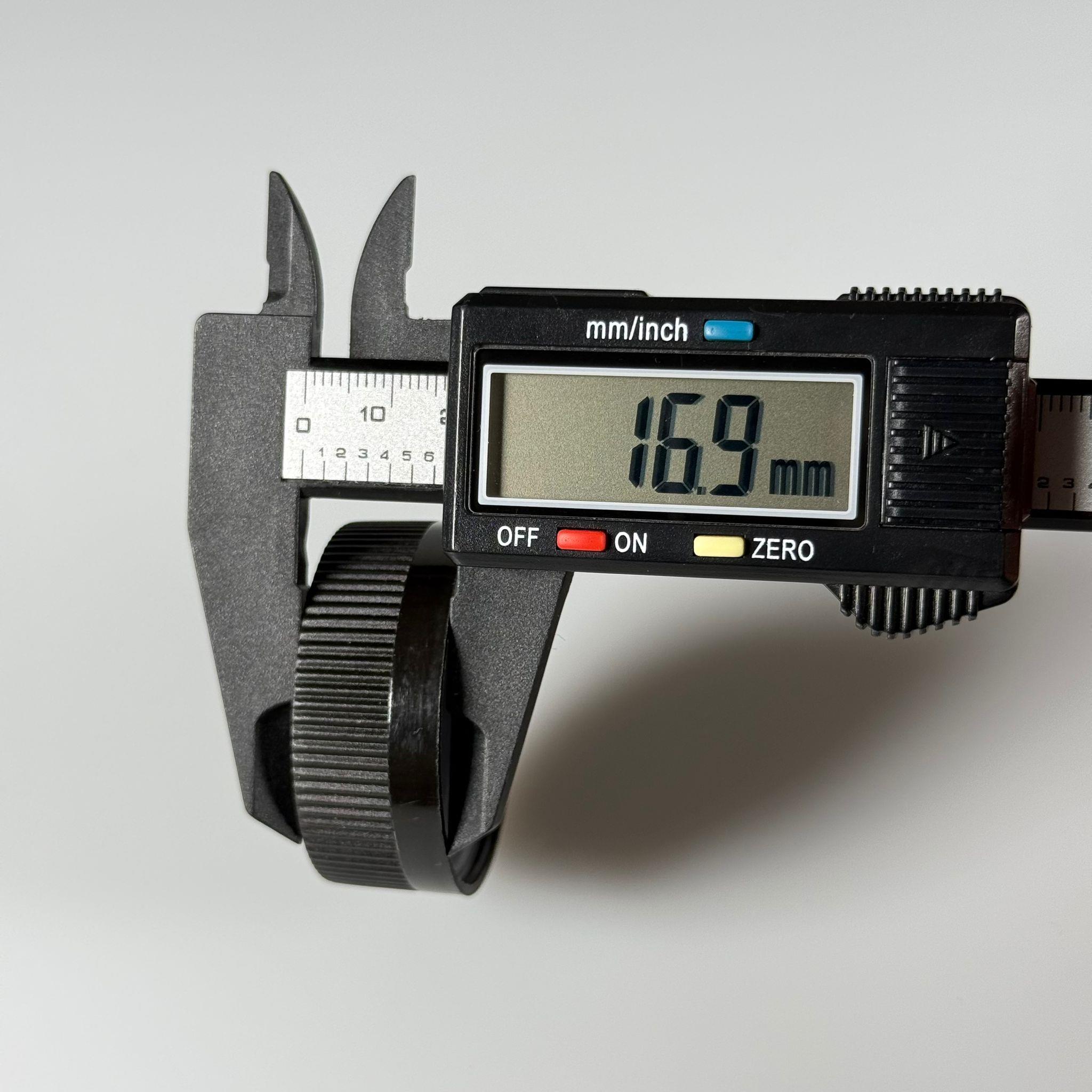 38 MM ÇOCUK KİLİTLİ VİDALI PLASTİK KAPAK - SİYAH