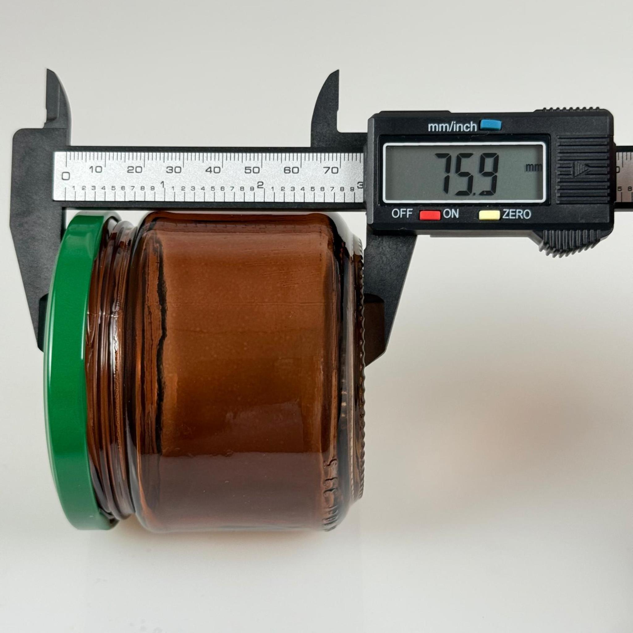 300 CC AMBER CAM KAVANOZ - KOYU YEŞİL METAL KAPAKLI - 300 ML KAHVERENGİ KAVANOZ - MUM KAVANOZU (KARGODA ÇİZİLEBİLİR - İADESİ YOKTUR)