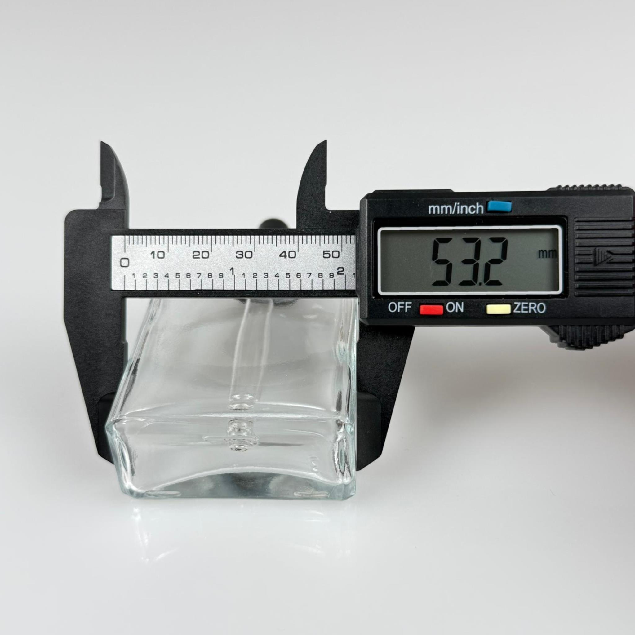 40 CC YASSI DİKDÖRTGEN KÖŞELİ KISA PRESTİJLİ CAM DAMLALIKLI ŞİŞE - SİYAH EMZİK - SİYAH METALİK KAPAK - 40 ML CAM DAMLALIKLI ŞİŞE - DAMLALIKLI BOŞ ŞİŞE